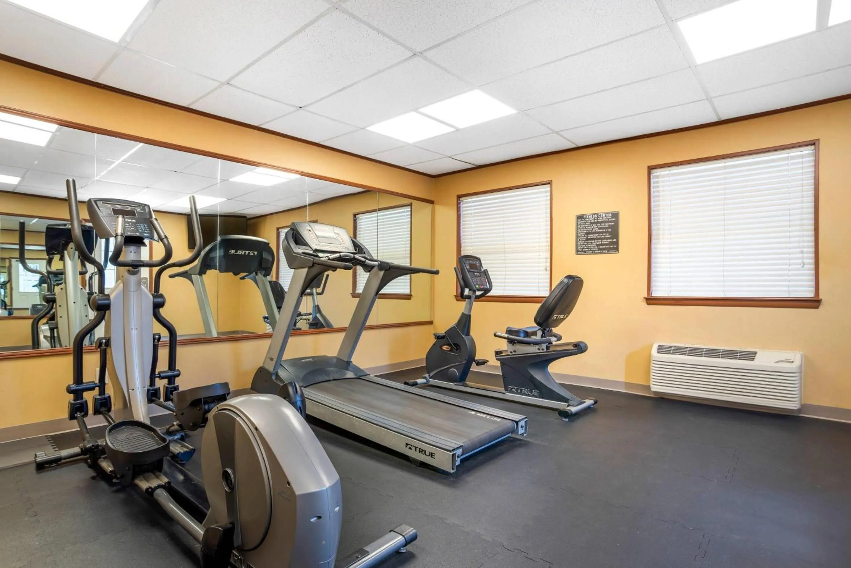 Fitness centre/facilities in Quality Inn Panama City North