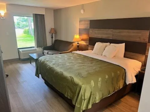 Bed in Quality Inn Panama City North