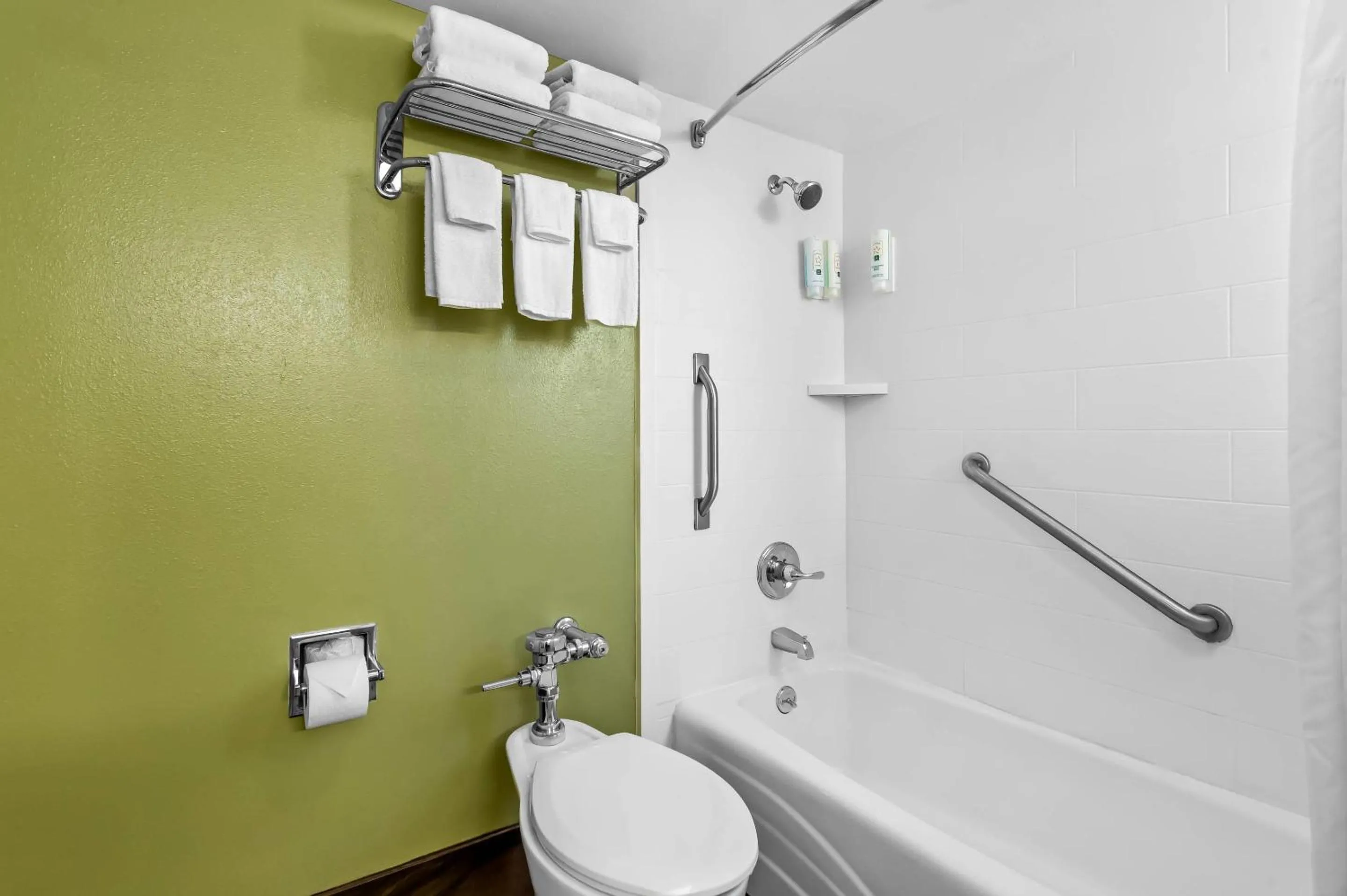 Bedroom in Quality Inn Tampa Airport - Cruise Port