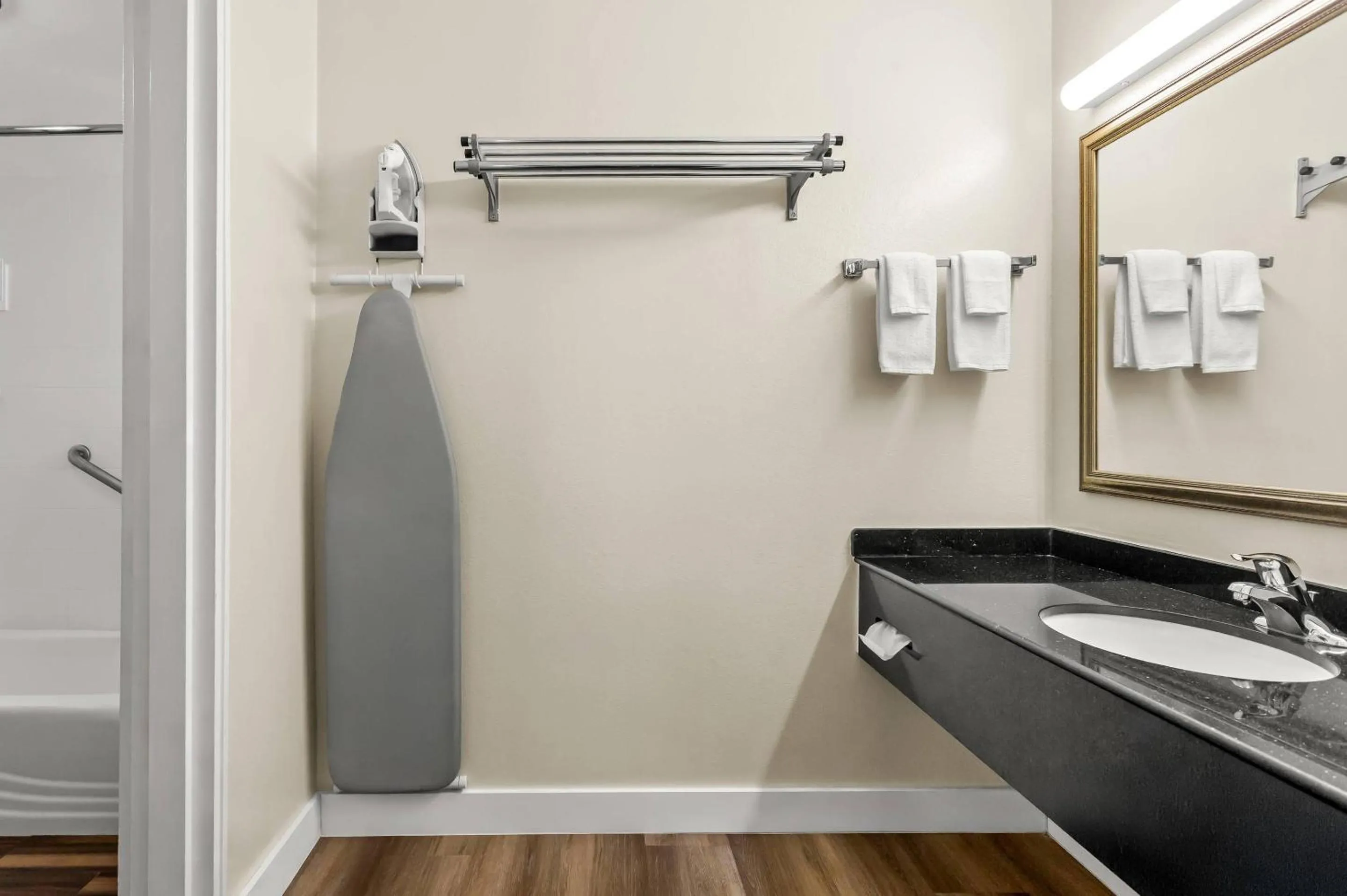 Bedroom in Quality Inn Tampa Airport - Cruise Port