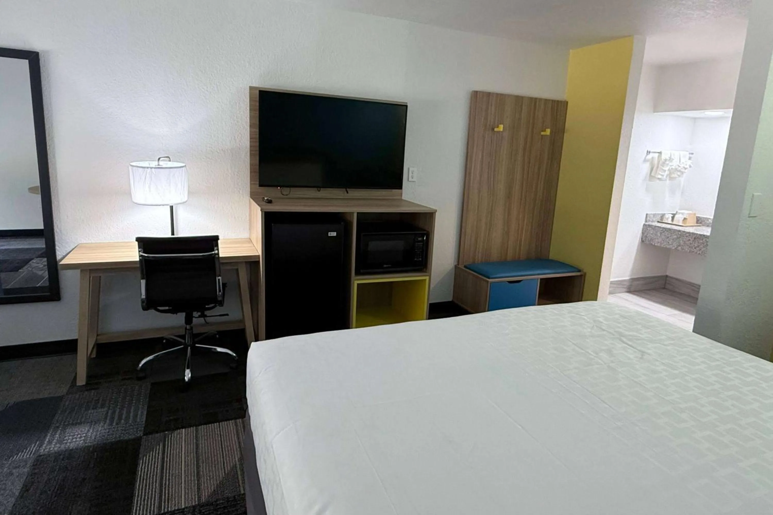 Photo of the whole room, Bed in Days Inn by Wyndham Eglin AFB