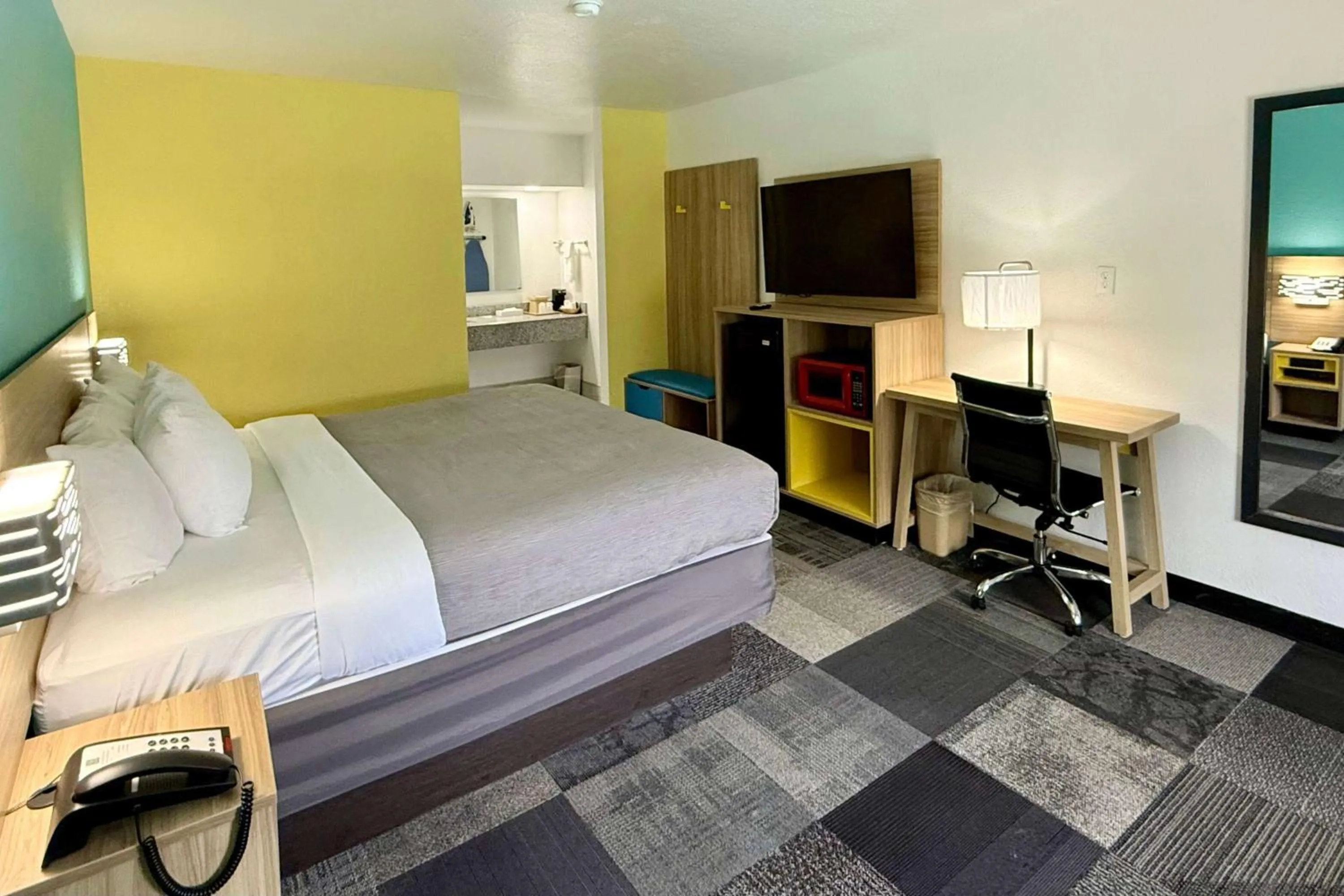 Photo of the whole room, Bed in Days Inn by Wyndham Eglin AFB