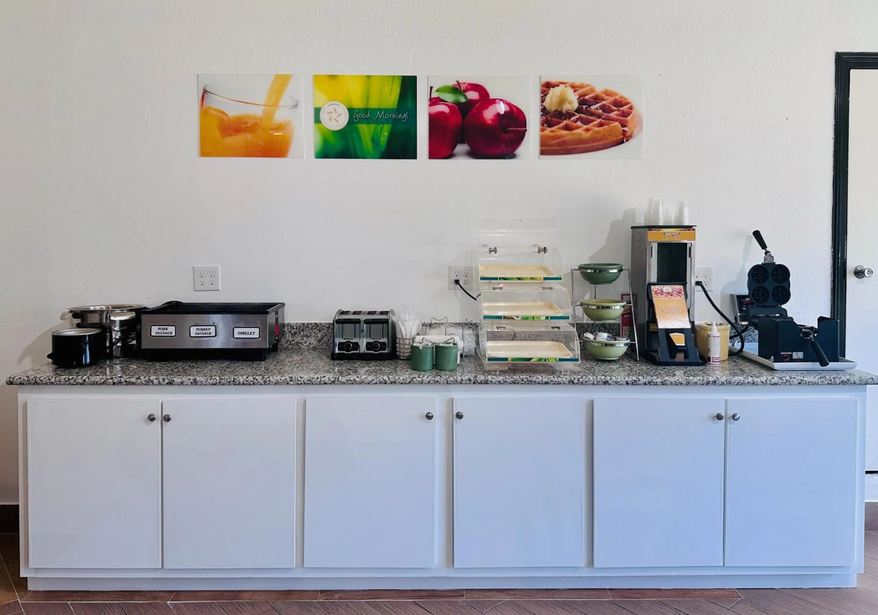 Dining area in Days Inn by Wyndham Eglin AFB
