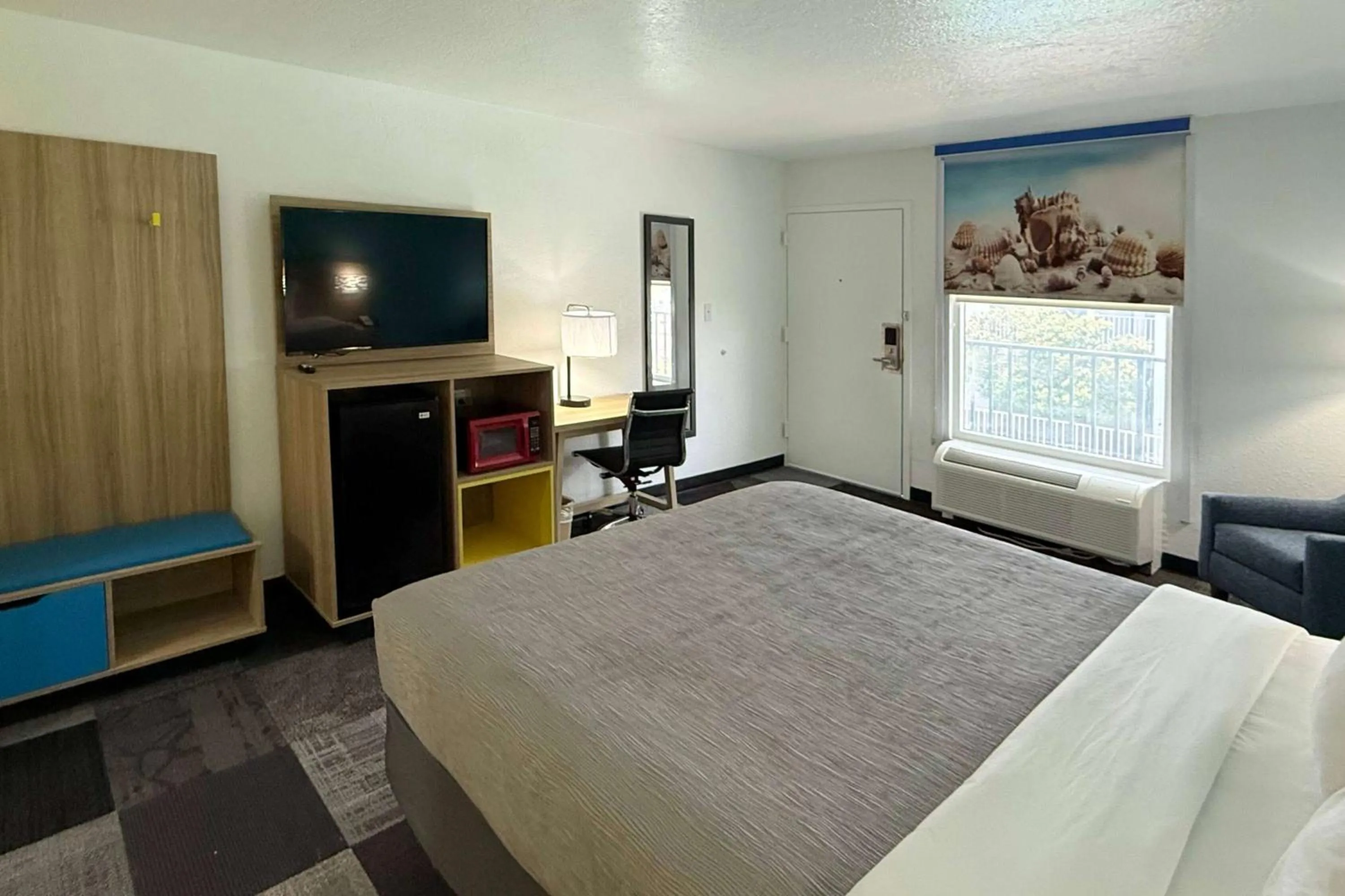 Photo of the whole room, Bed in Days Inn by Wyndham Eglin AFB