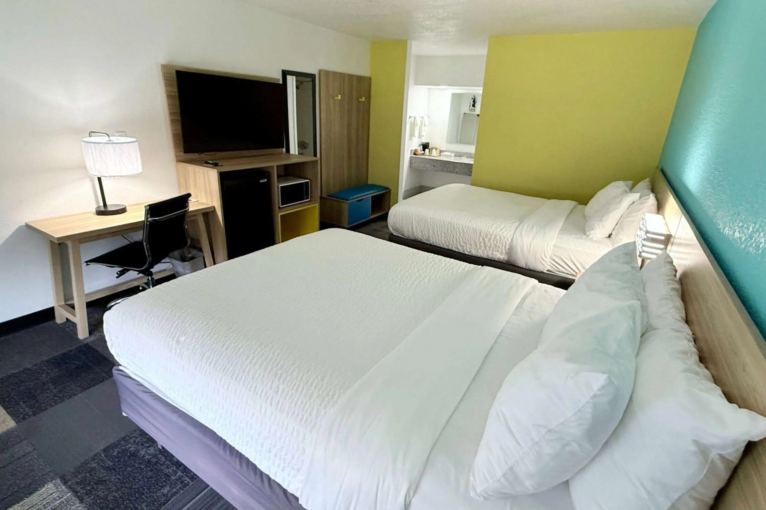 Photo of the whole room, Bed in Days Inn by Wyndham Eglin AFB