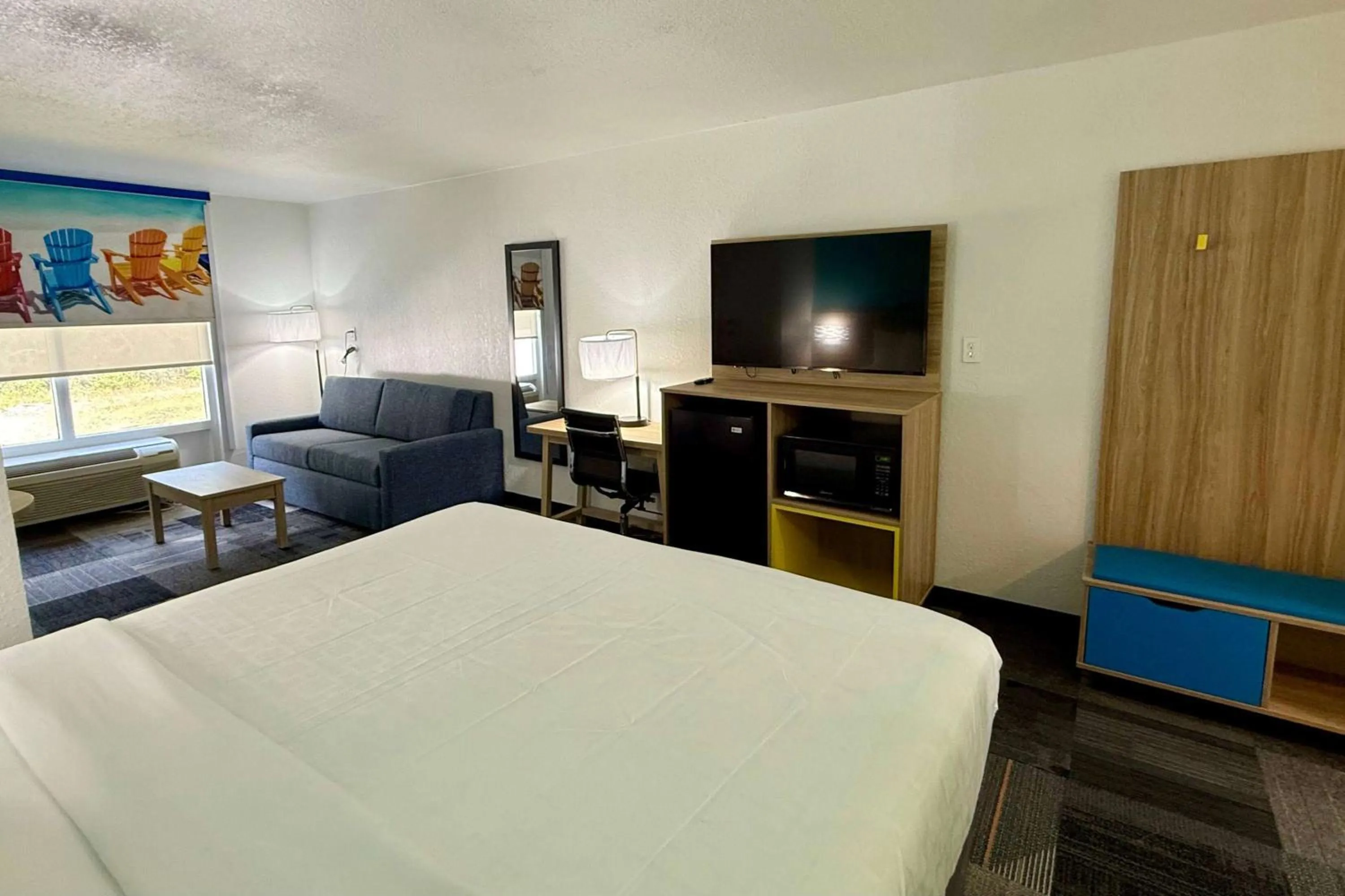 Photo of the whole room, Bed in Days Inn by Wyndham Eglin AFB