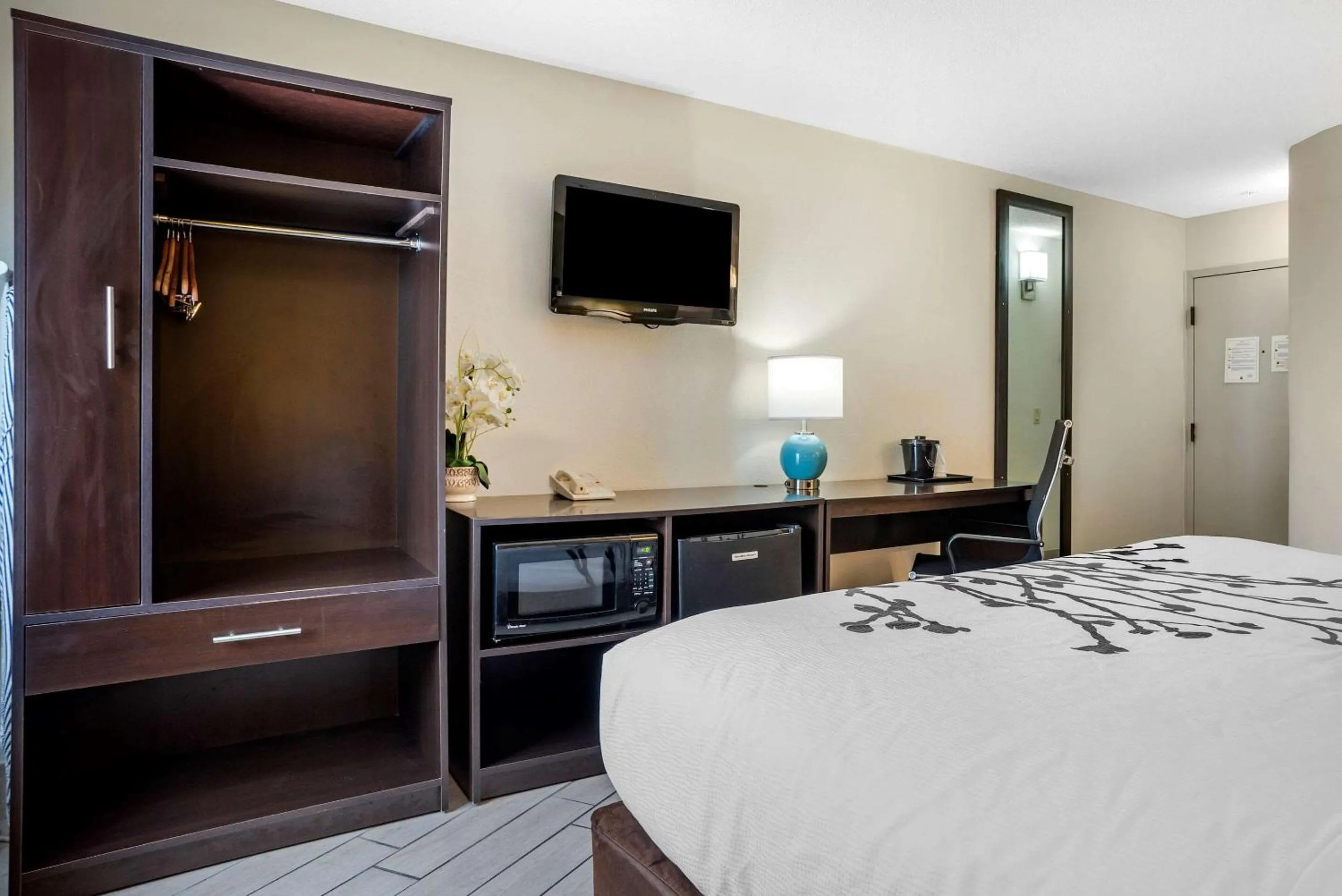 Photo of the whole room in Sleep Inn Destin near Miramar Beach