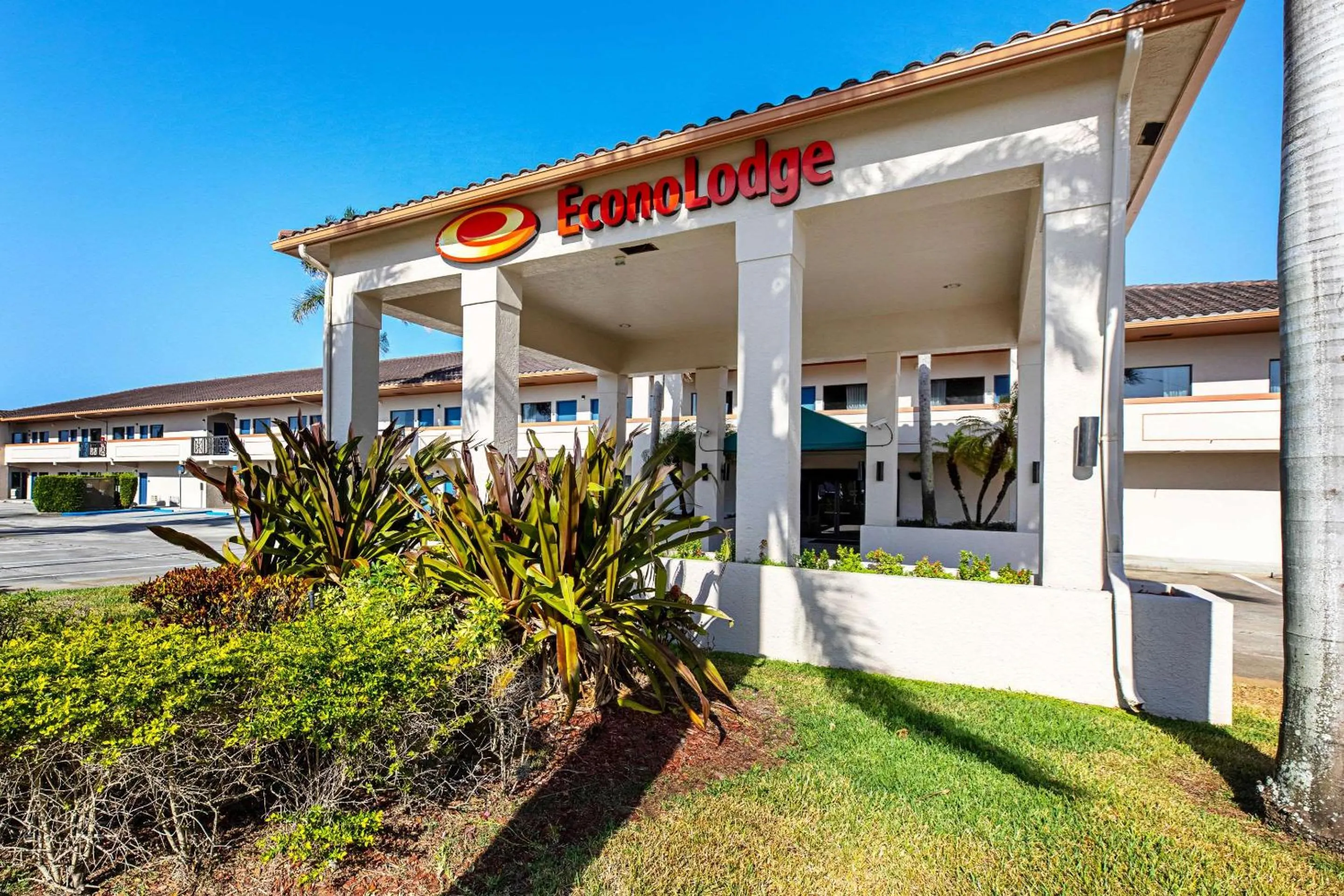 Property building in Econo Lodge Vero Beach - Downtown