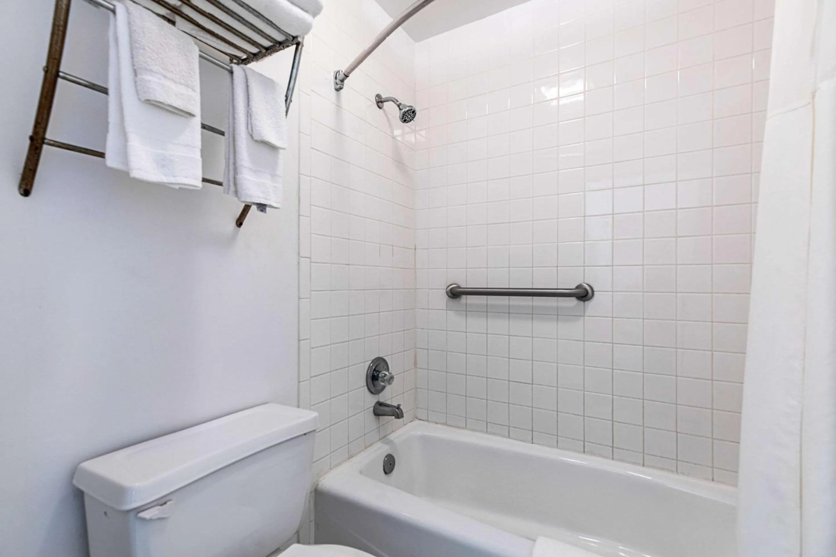 Bedroom in Econo Lodge Vero Beach - Downtown