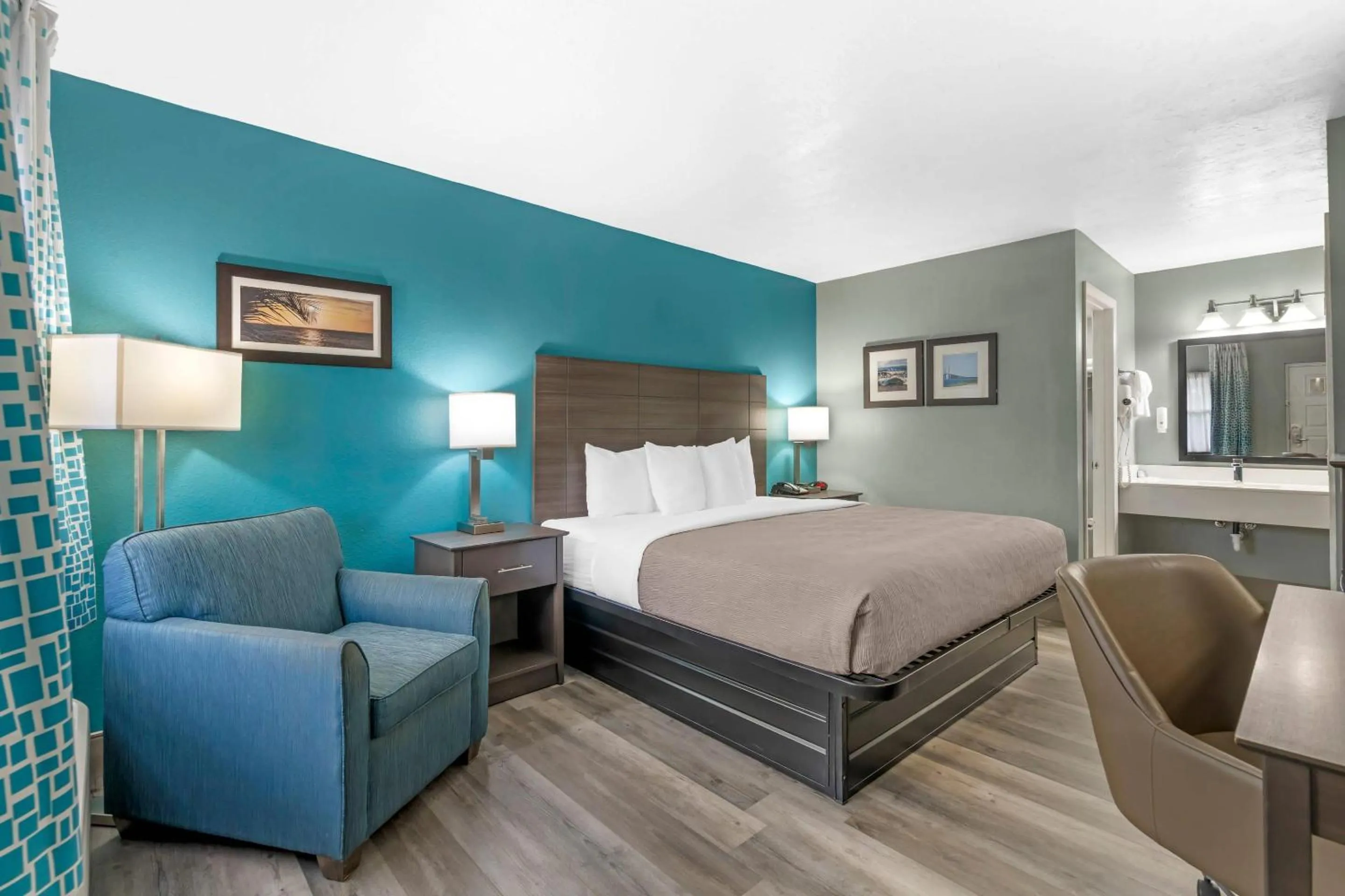 Bedroom, Bed in Quality Inn Bradenton North I-75