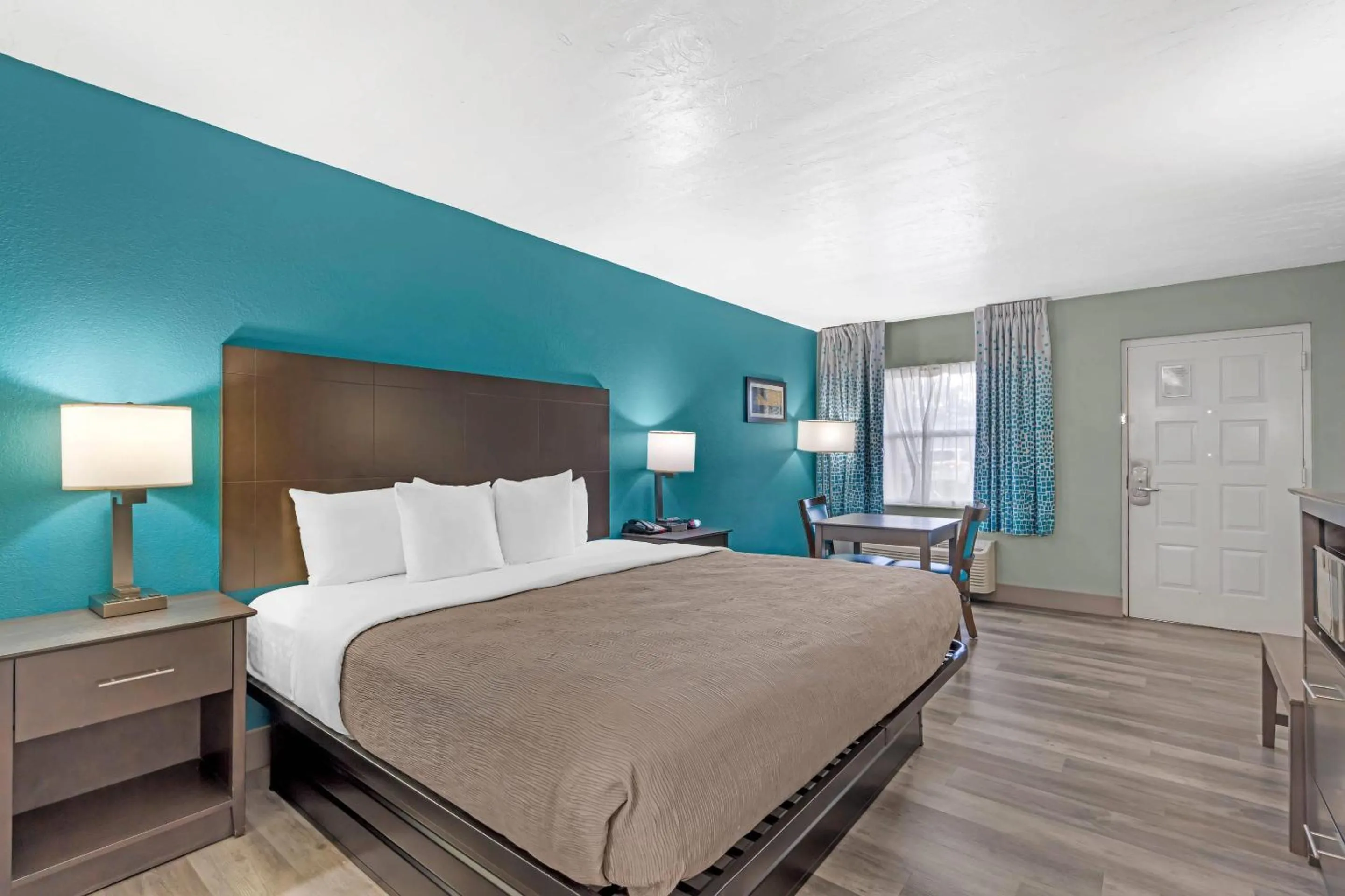 Bedroom, Bed in Quality Inn Bradenton North I-75