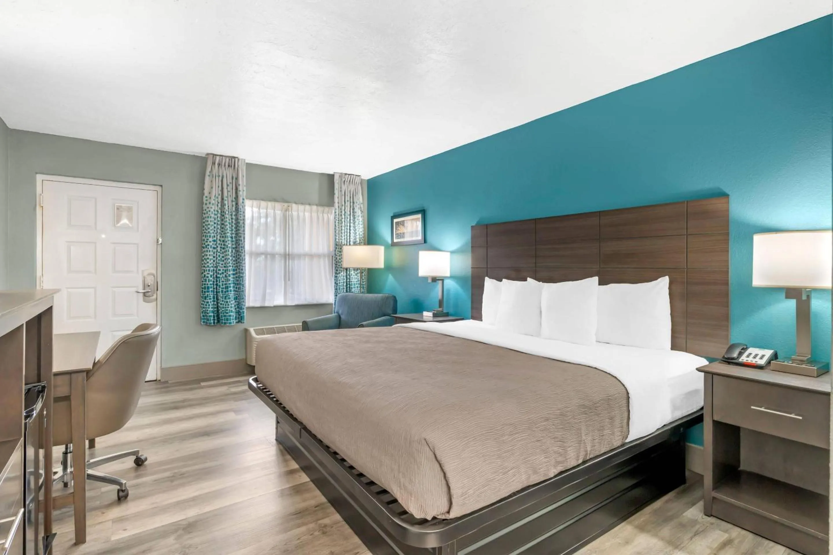 Bedroom, Bed in Quality Inn Bradenton North I-75