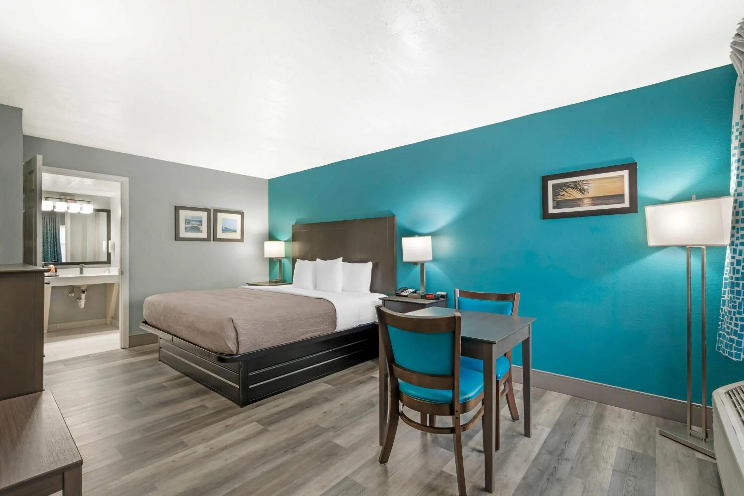 Bedroom, Bed in Quality Inn Bradenton North I-75