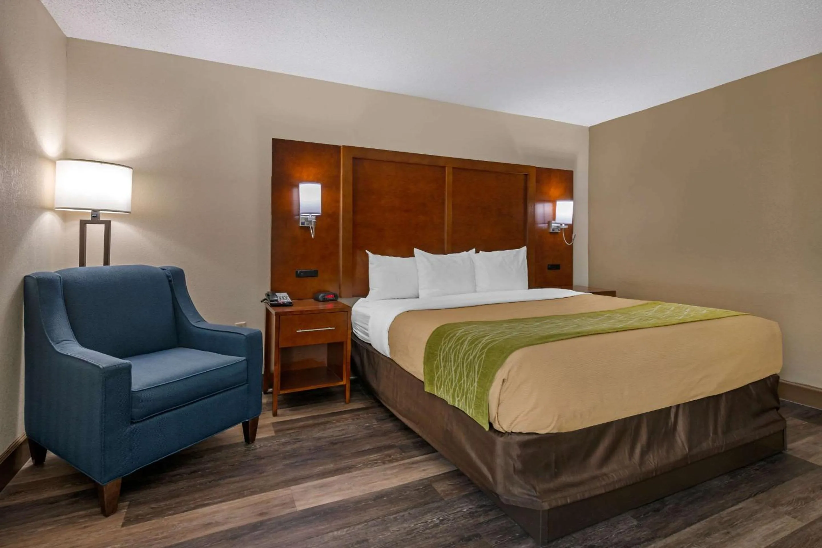 Photo of the whole room, Bed in Comfort Inn Yulee - Fernandina Beach