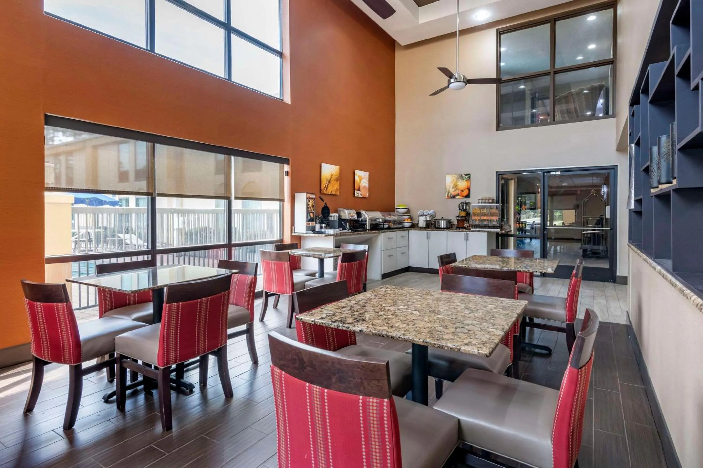 Breakfast in Comfort Inn Yulee - Fernandina Beach