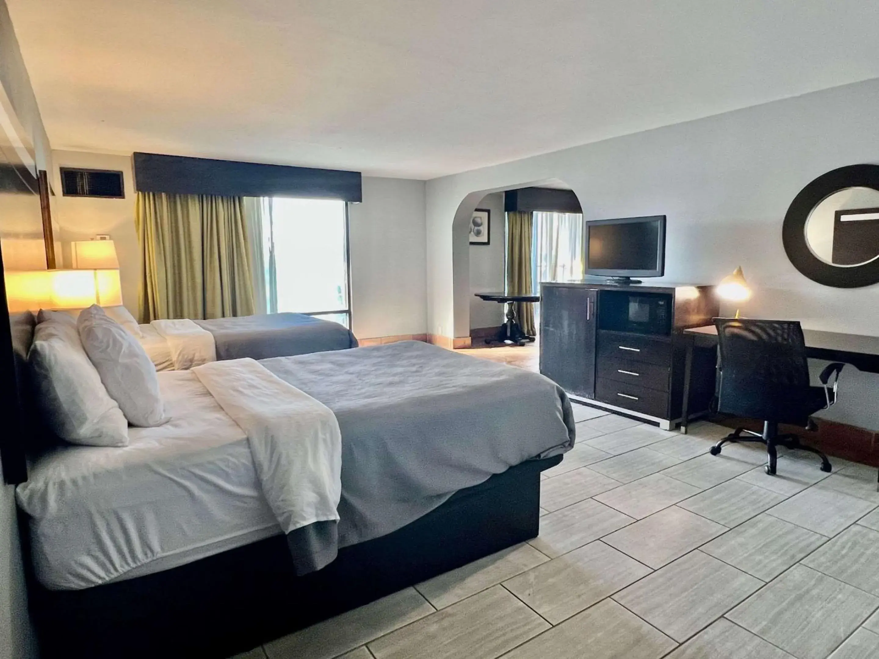 Standard Room with Two Double Beds and View - Non-Smoking in Quality Inn & Suites Gulf Breeze Bayside near Pensacola Beach Standard Room with Two Double Beds and View - Non-Smoking in Quality Inn & Suites Gulf Breeze Bayside near Pensacola Beach