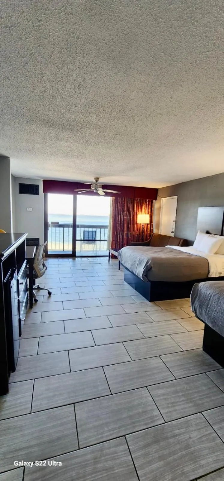 Bed in Quality Inn & Suites Gulf Breeze Bayside near Pensacola Beach