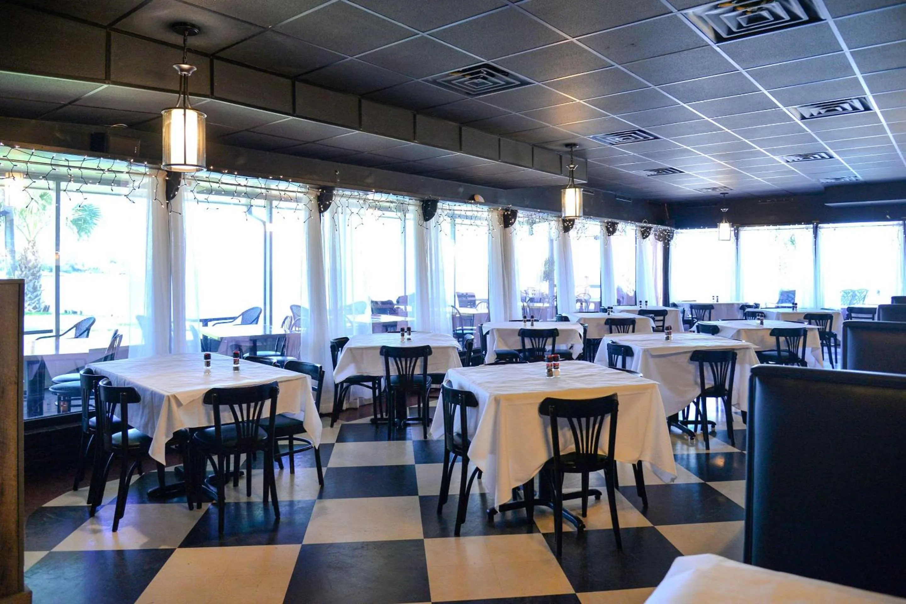 Restaurant/places to eat in Quality Inn & Suites Gulf Breeze Bayside near Pensacola Beach