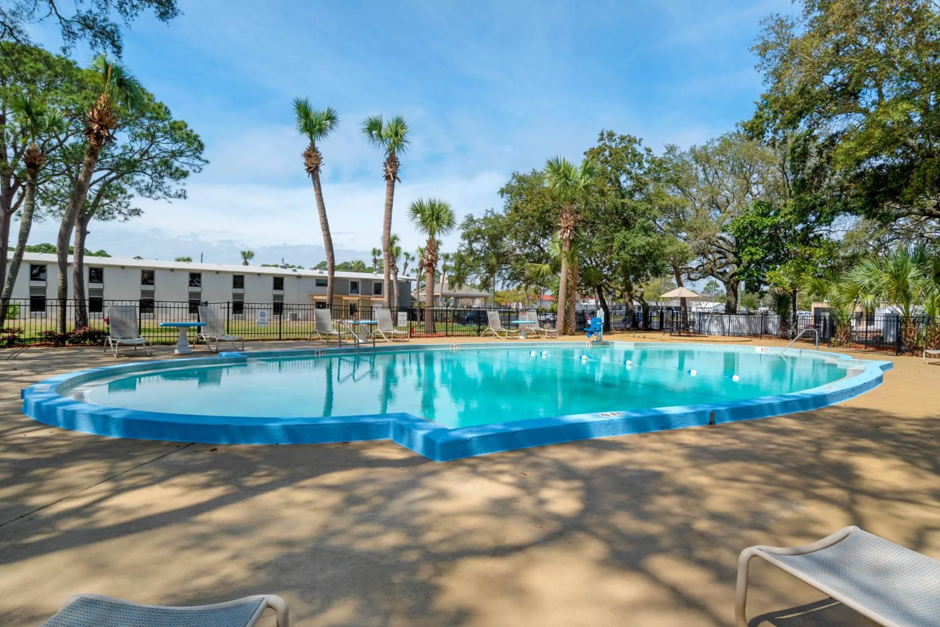 Swimming pool in Quality Inn Fort Walton Beach - Destin West