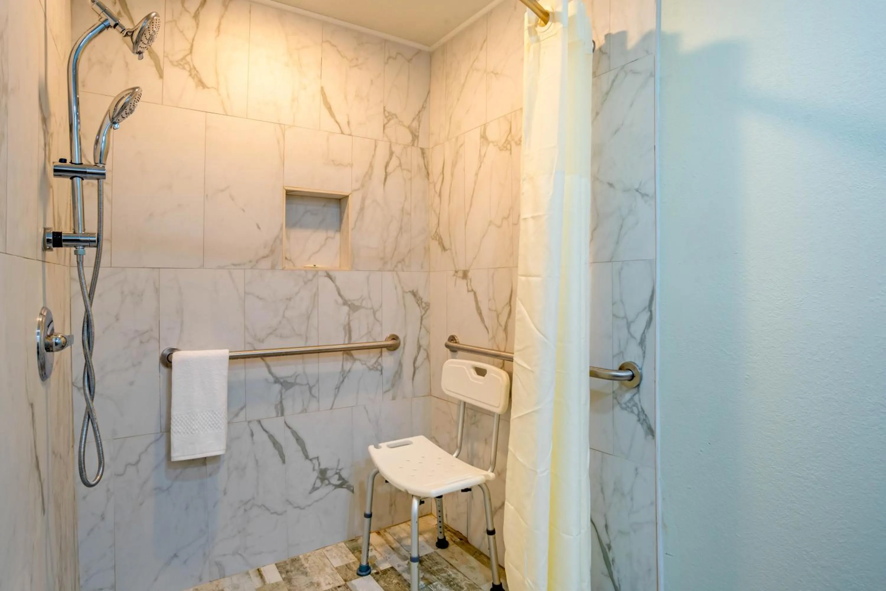 Bathroom in Quality Inn Fort Walton Beach - Destin West