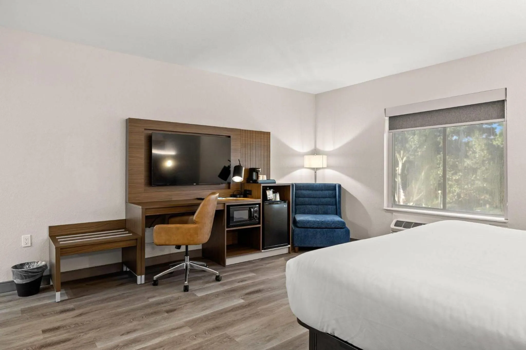 Bedroom, Bed in Clarion Pointe Lakeland I-4