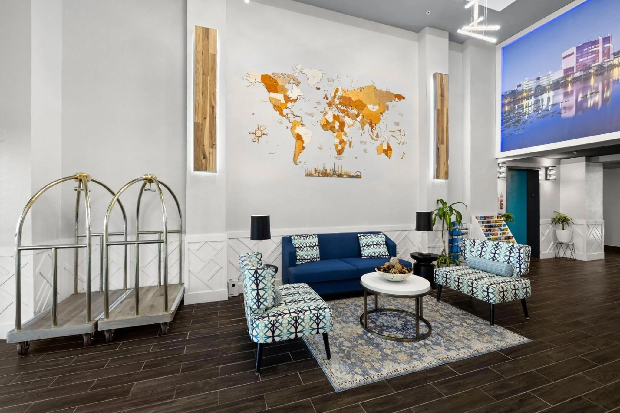 Seating area in Clarion Pointe Lakeland I-4