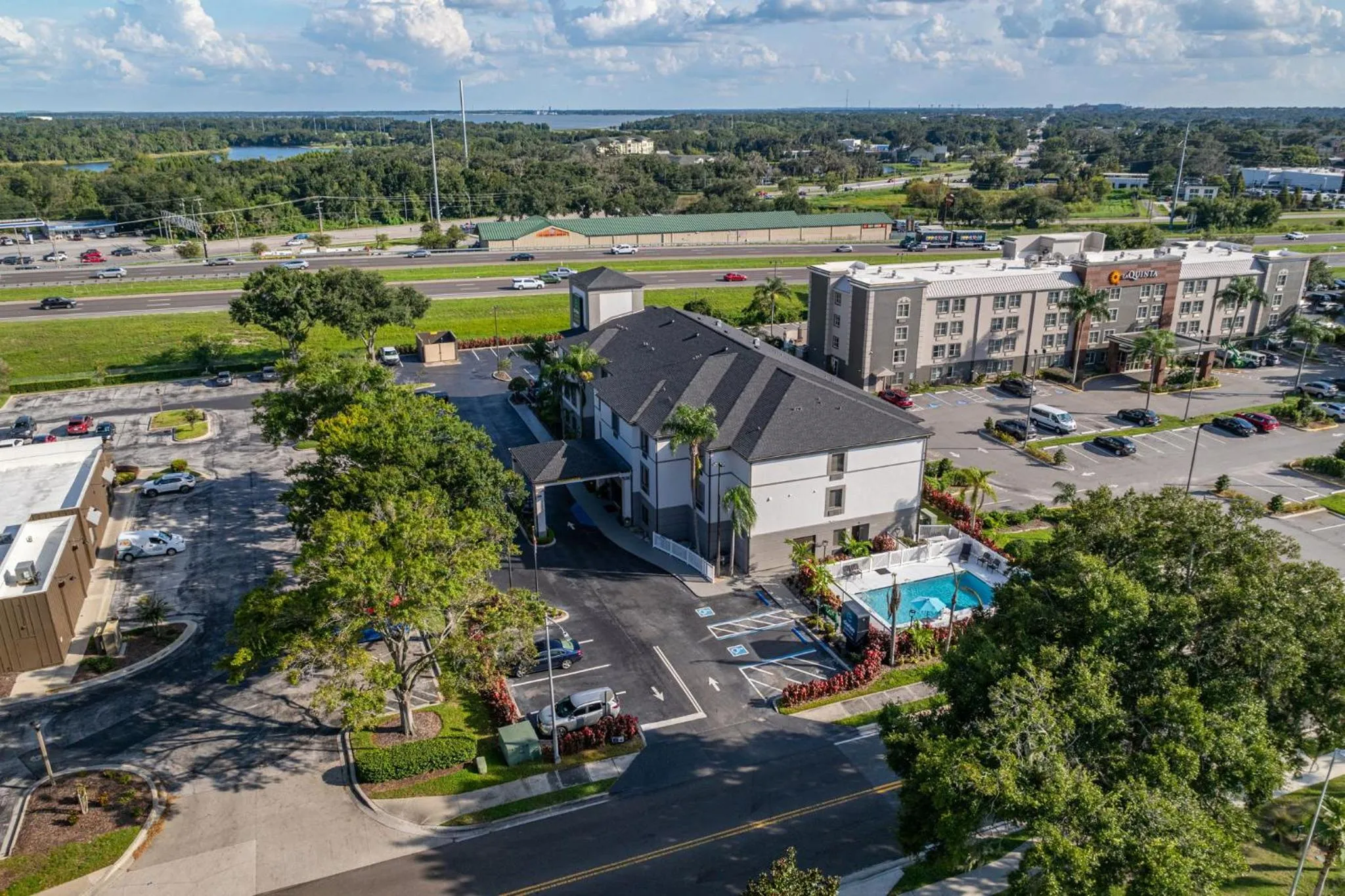Property building in Clarion Pointe Lakeland I-4