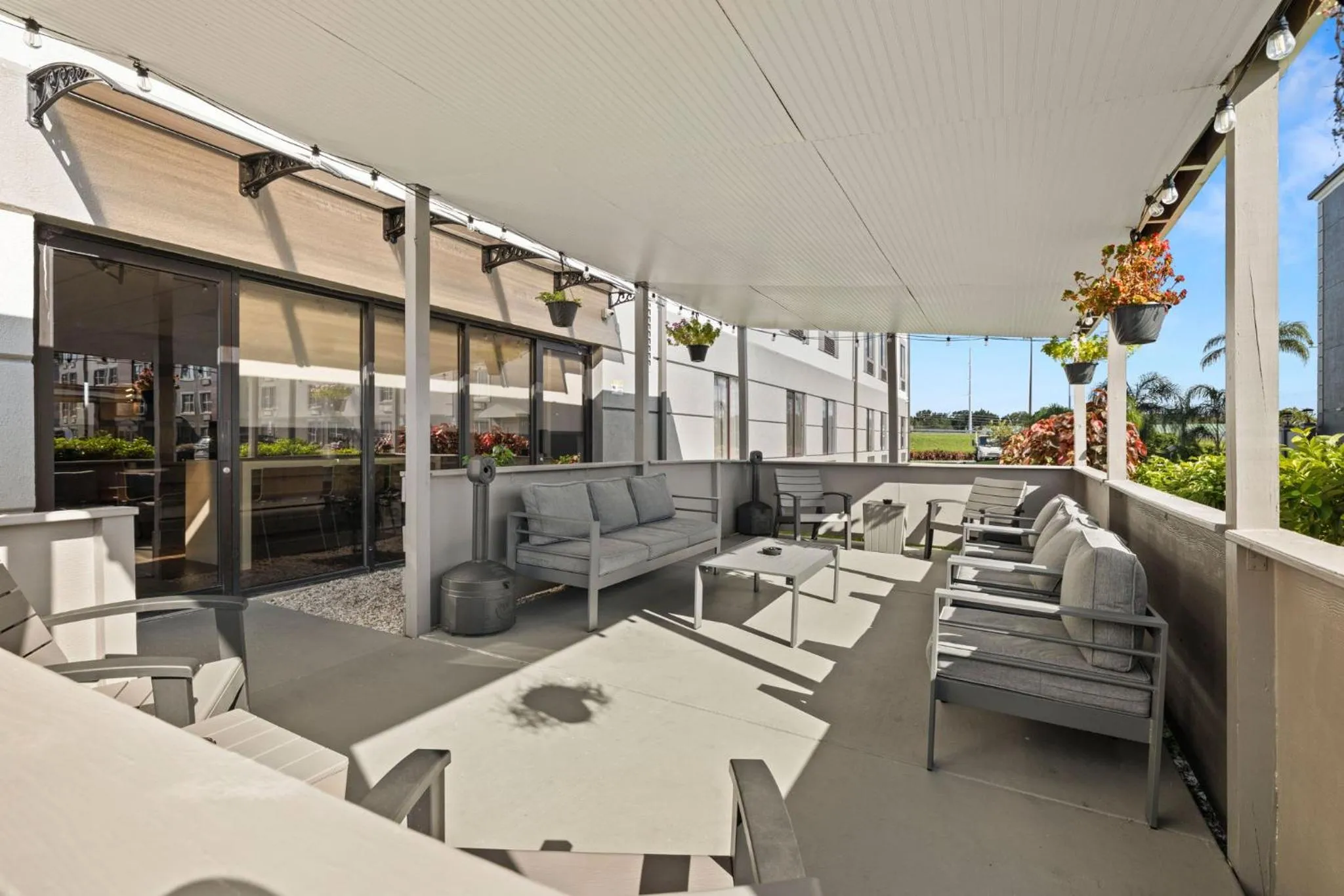 Patio in Clarion Pointe Lakeland I-4