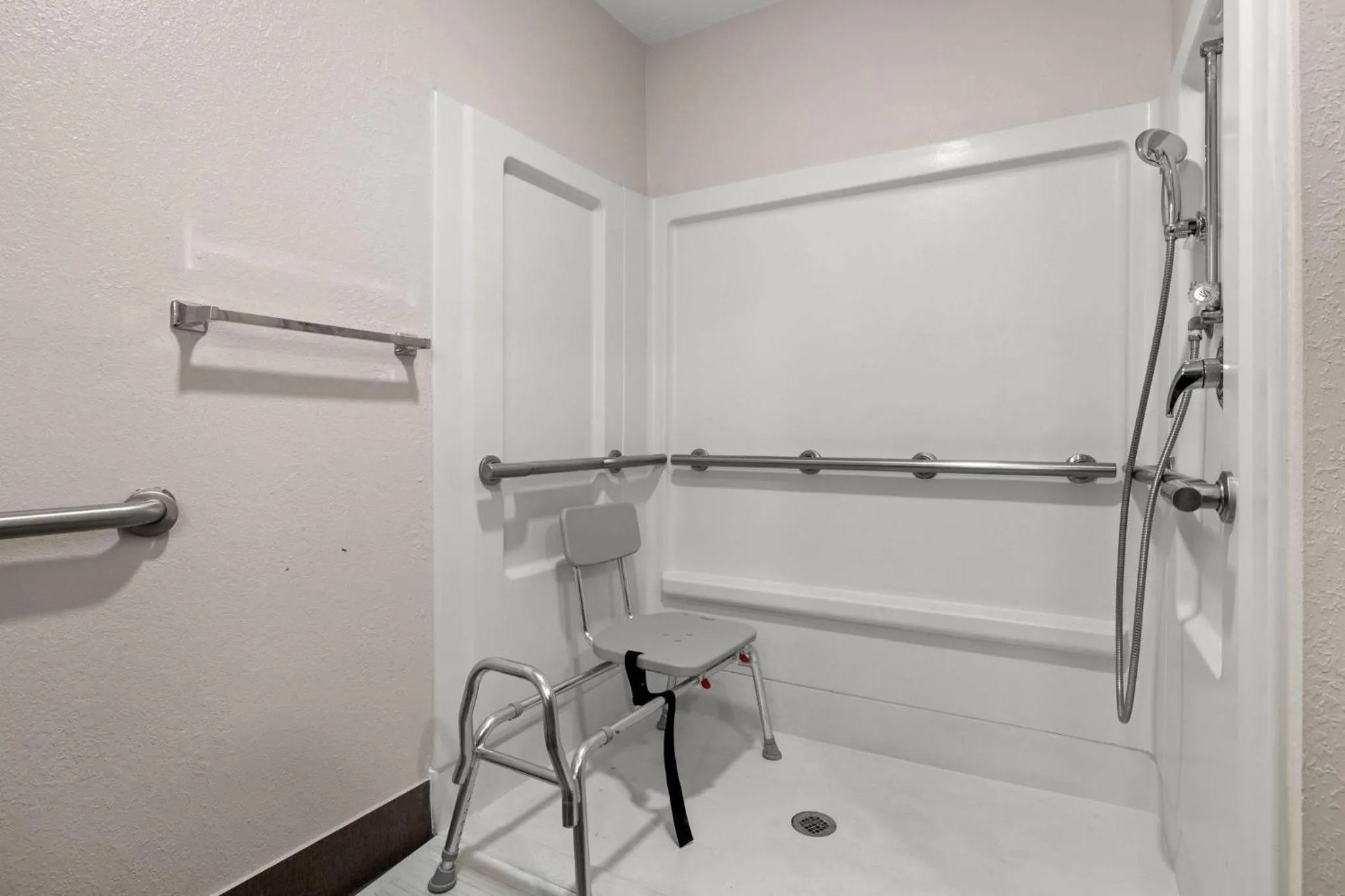 Bedroom in Clarion Pointe Lakeland I-4