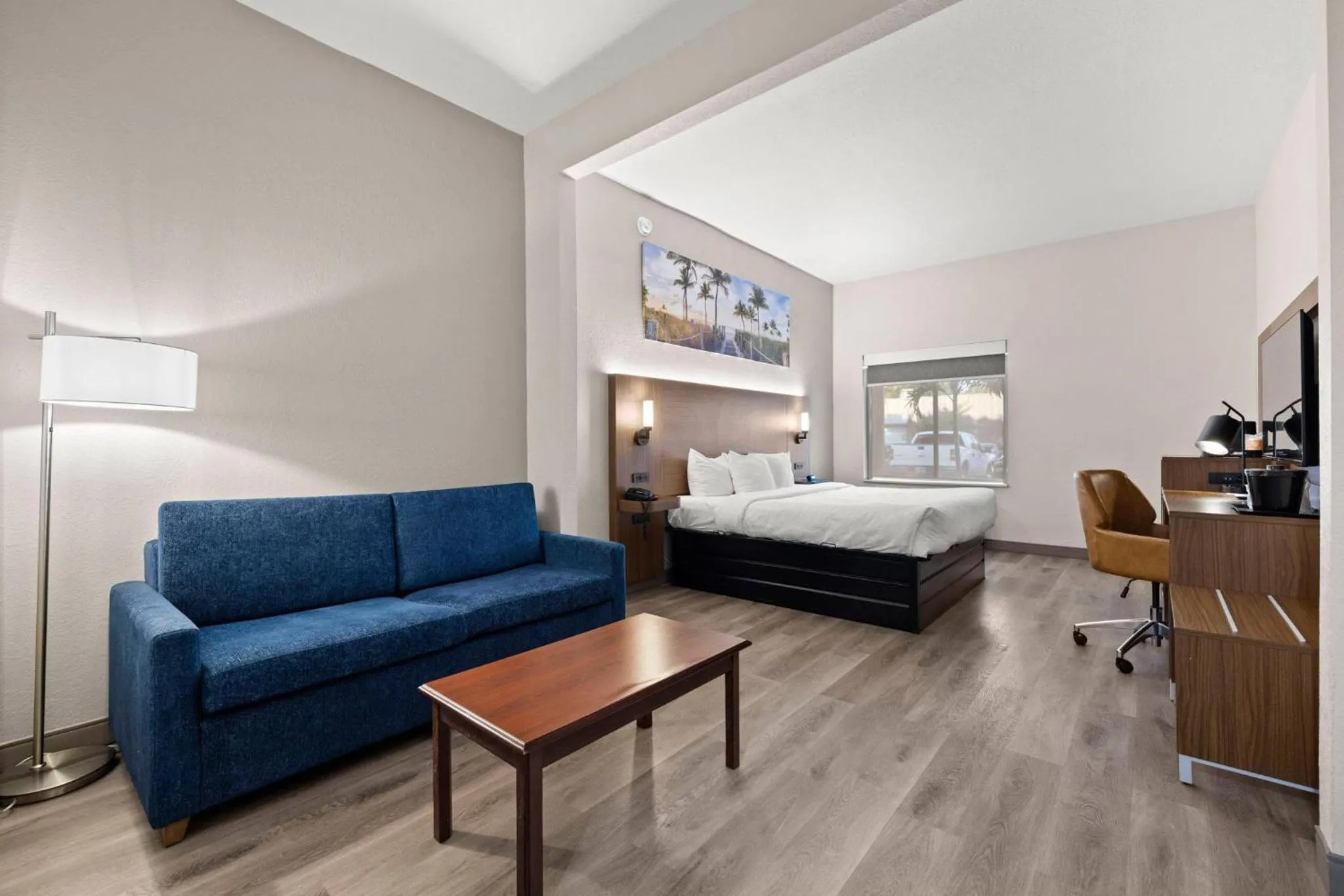 Bedroom, Bed in Clarion Pointe Lakeland I-4