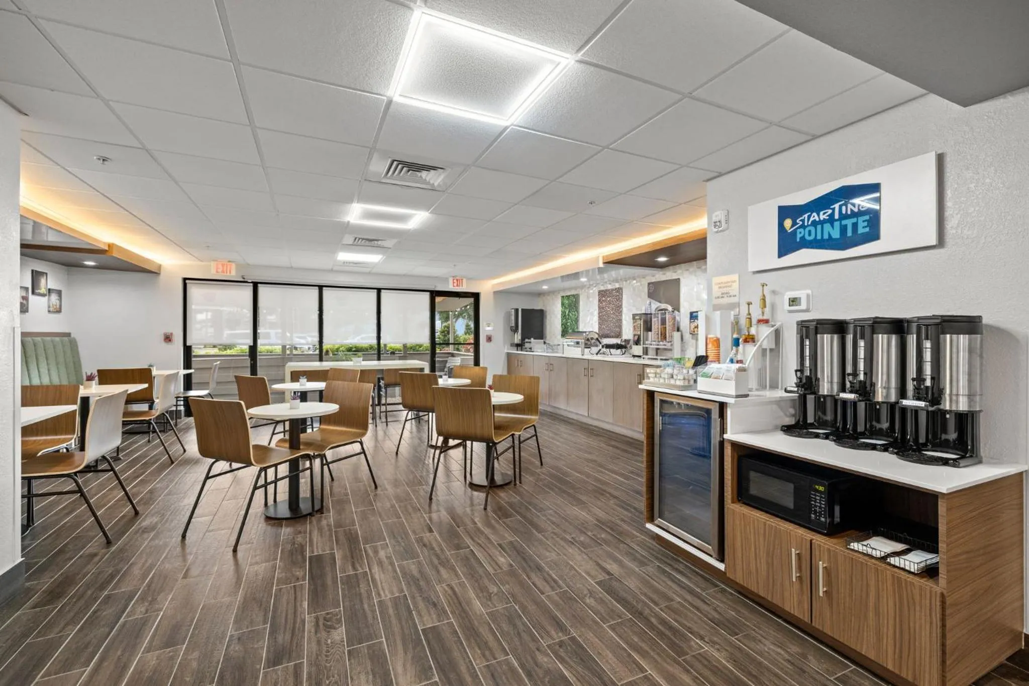 Dining area in Clarion Pointe Lakeland I-4