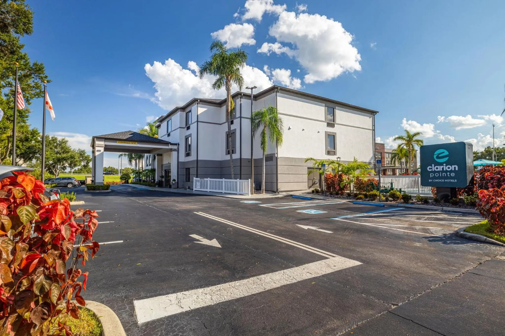 Property building in Clarion Pointe Lakeland I-4