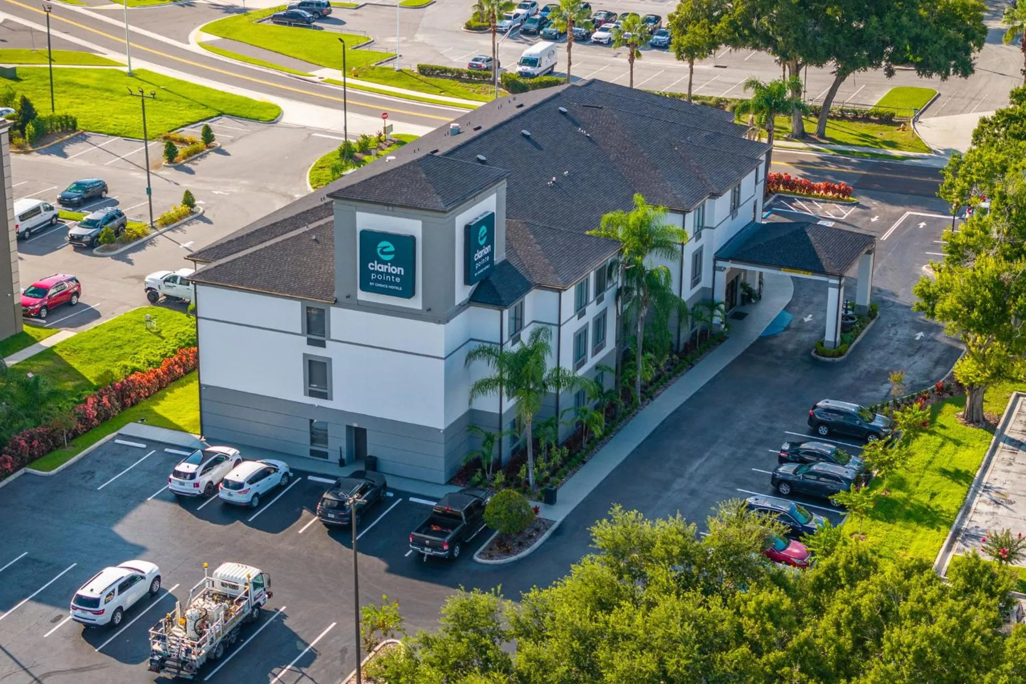 Property building in Clarion Pointe Lakeland I-4