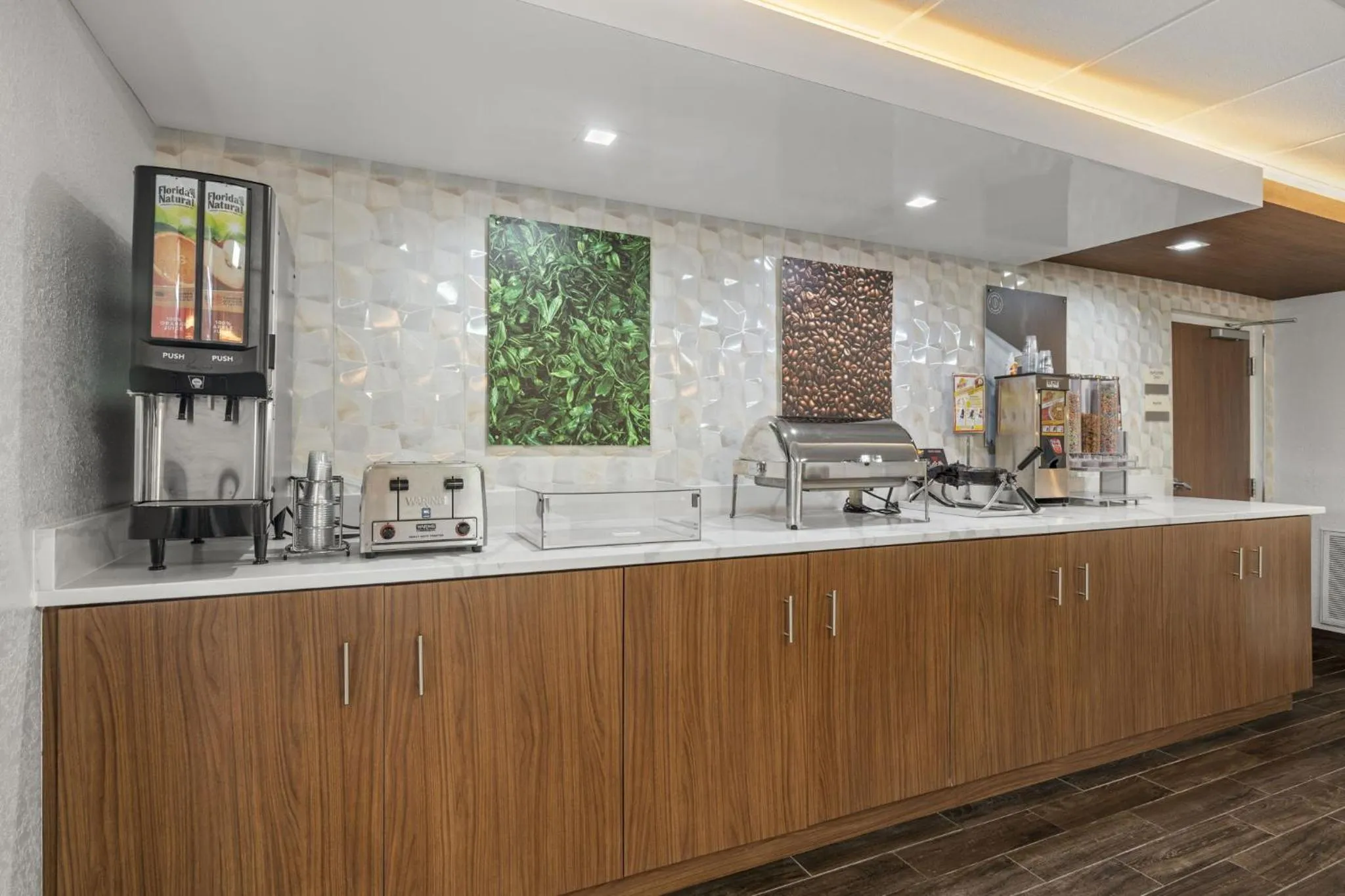 Breakfast in Clarion Pointe Lakeland I-4