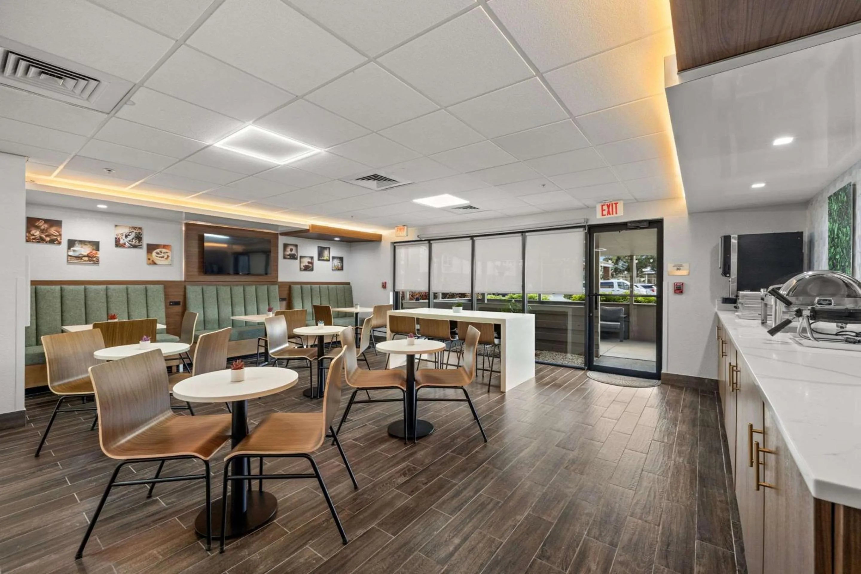 Breakfast in Clarion Pointe Lakeland I-4