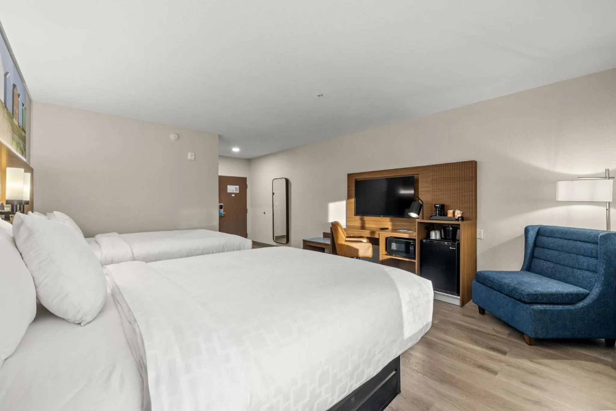 Bedroom, Bed in Clarion Pointe Lakeland I-4