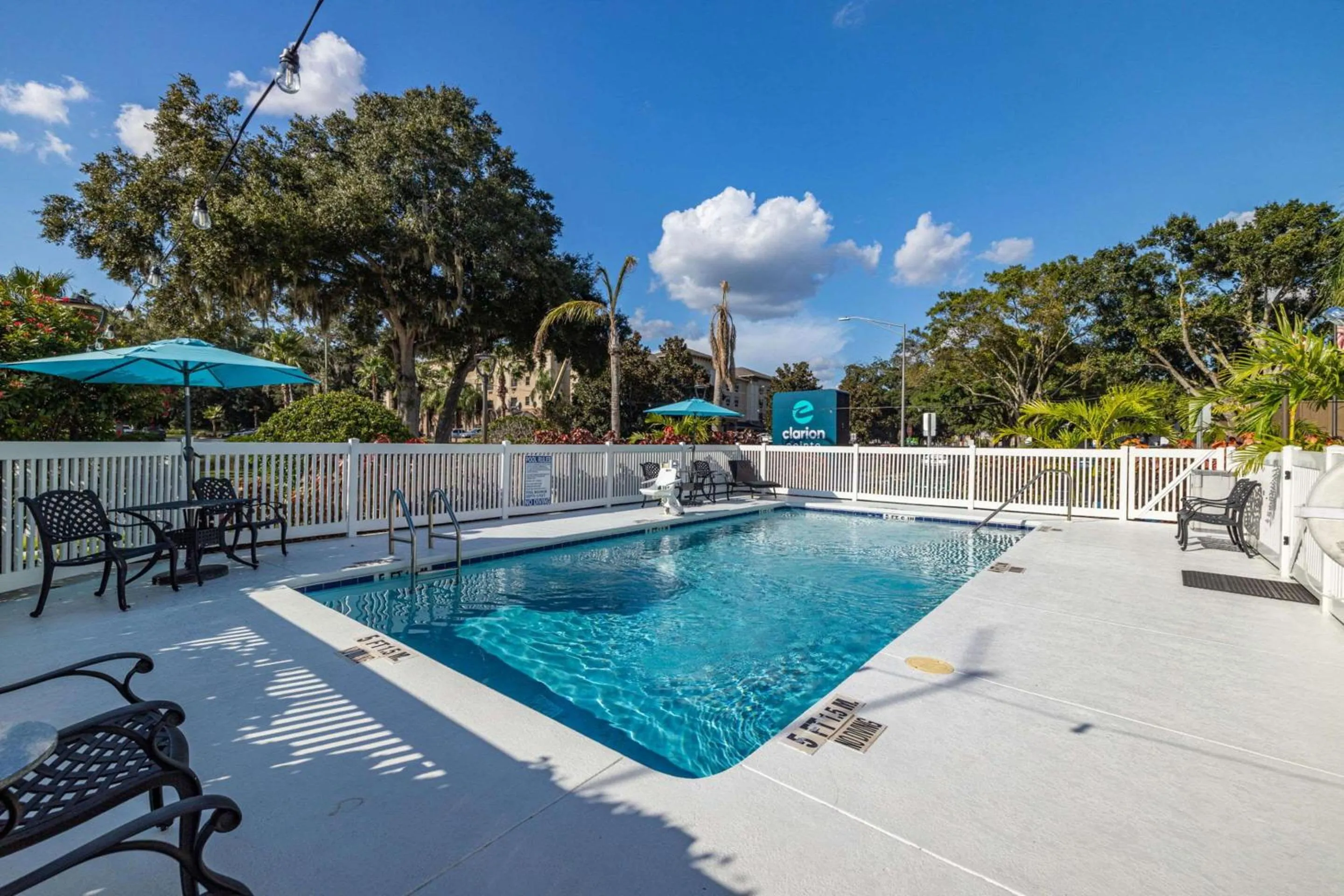 Swimming pool in Clarion Pointe Lakeland I-4