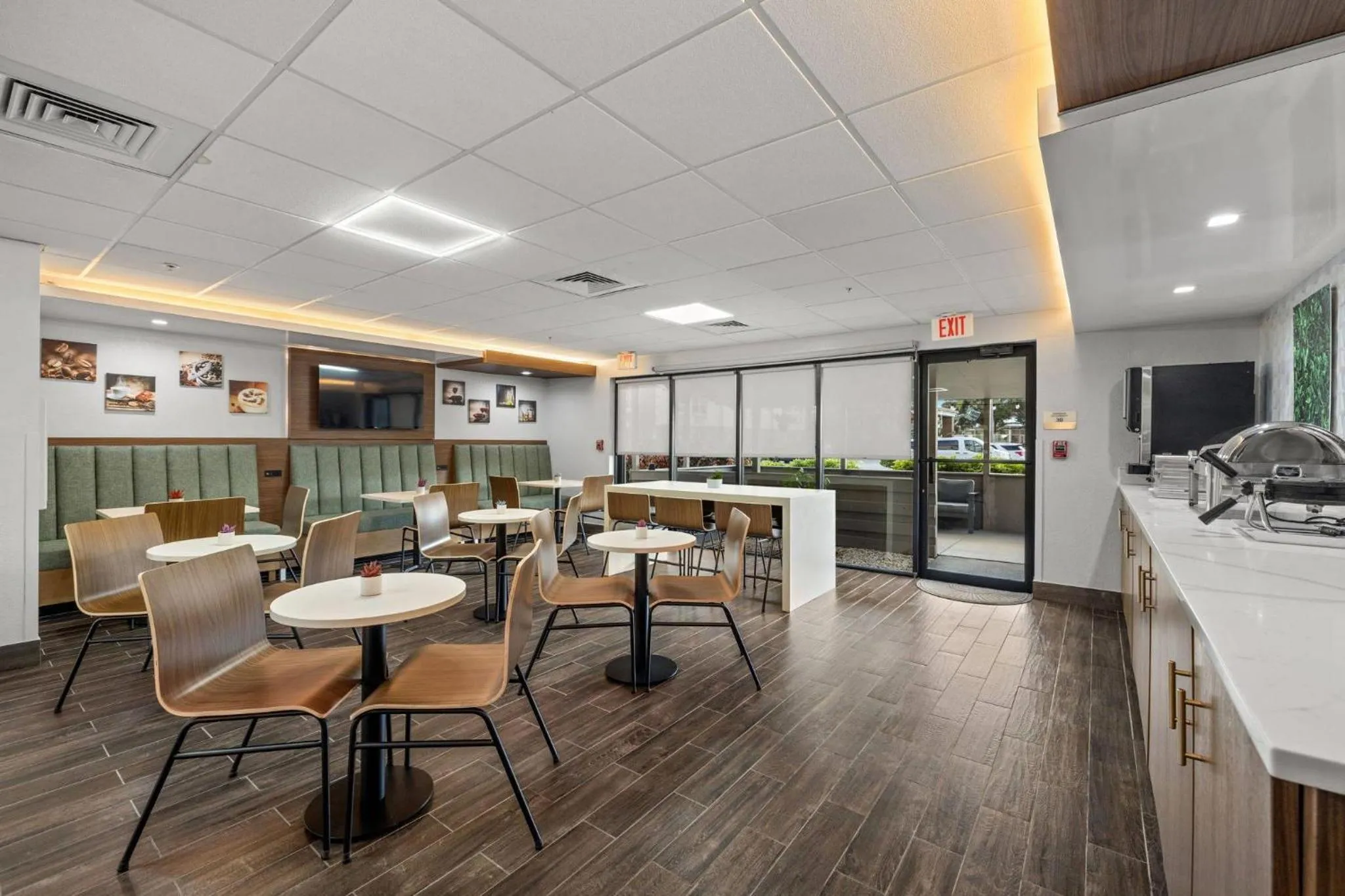 Breakfast in Clarion Pointe Lakeland I-4