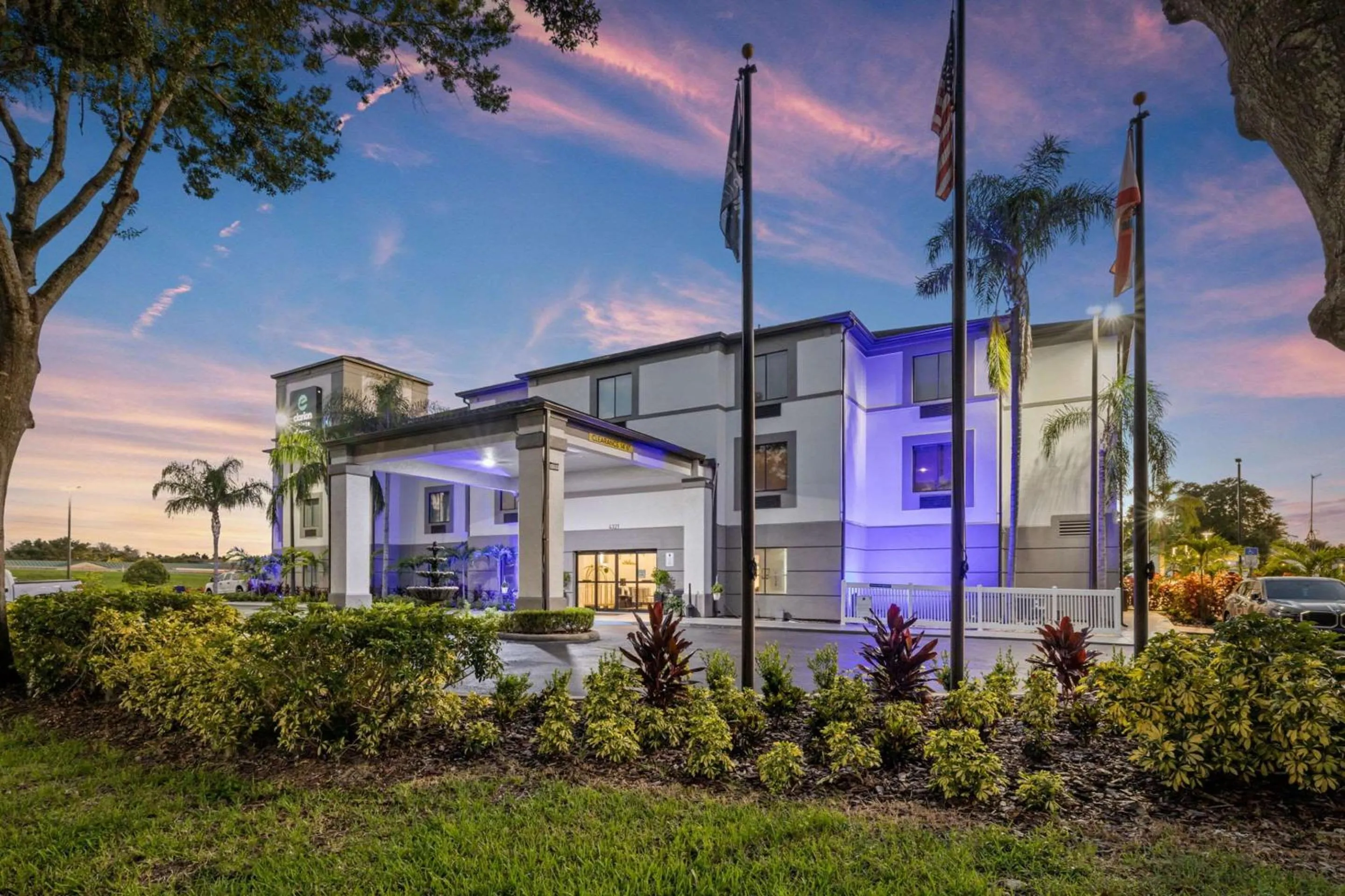 Property building in Clarion Pointe Lakeland I-4