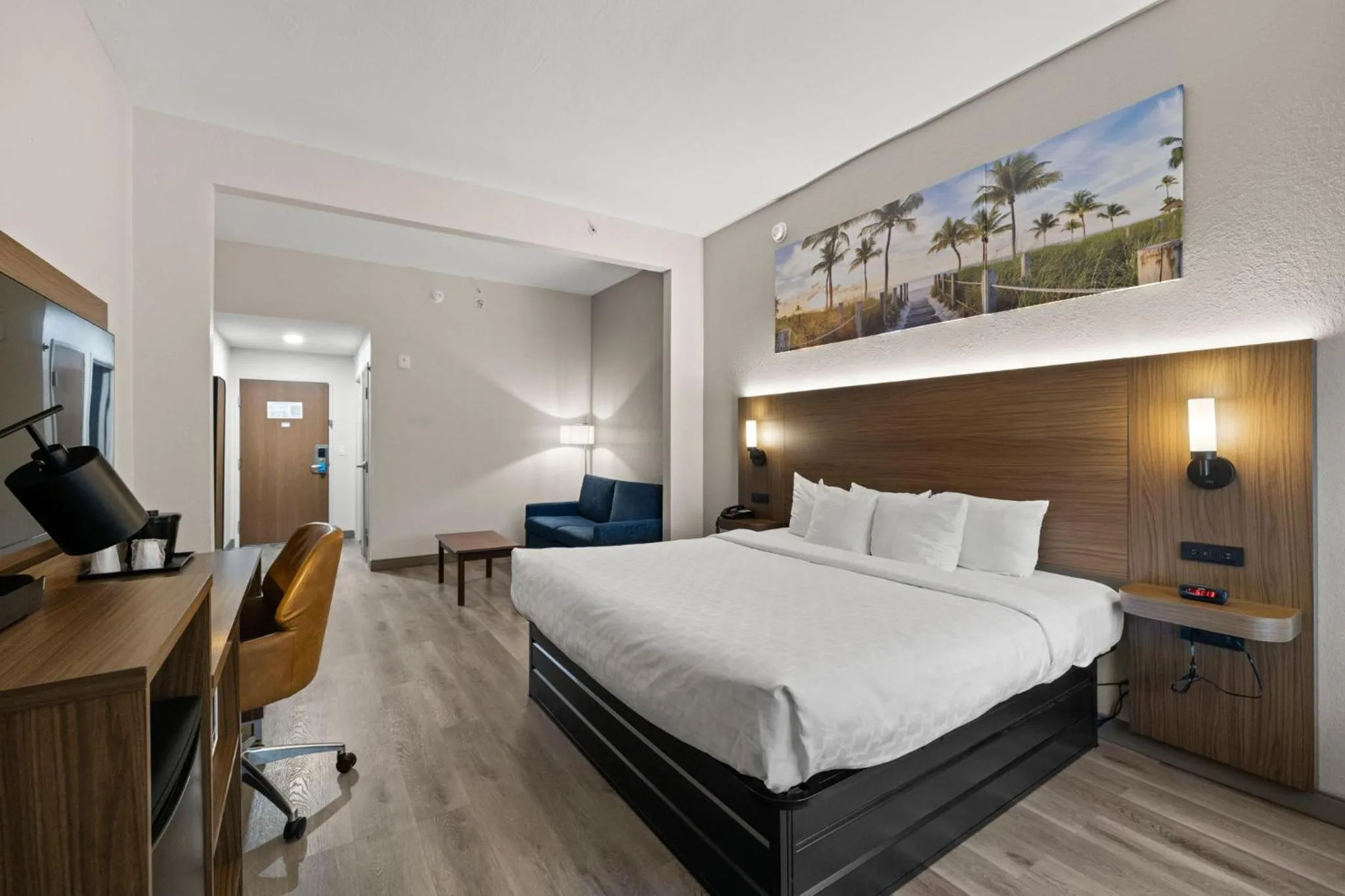 Bedroom, Bed in Clarion Pointe Lakeland I-4