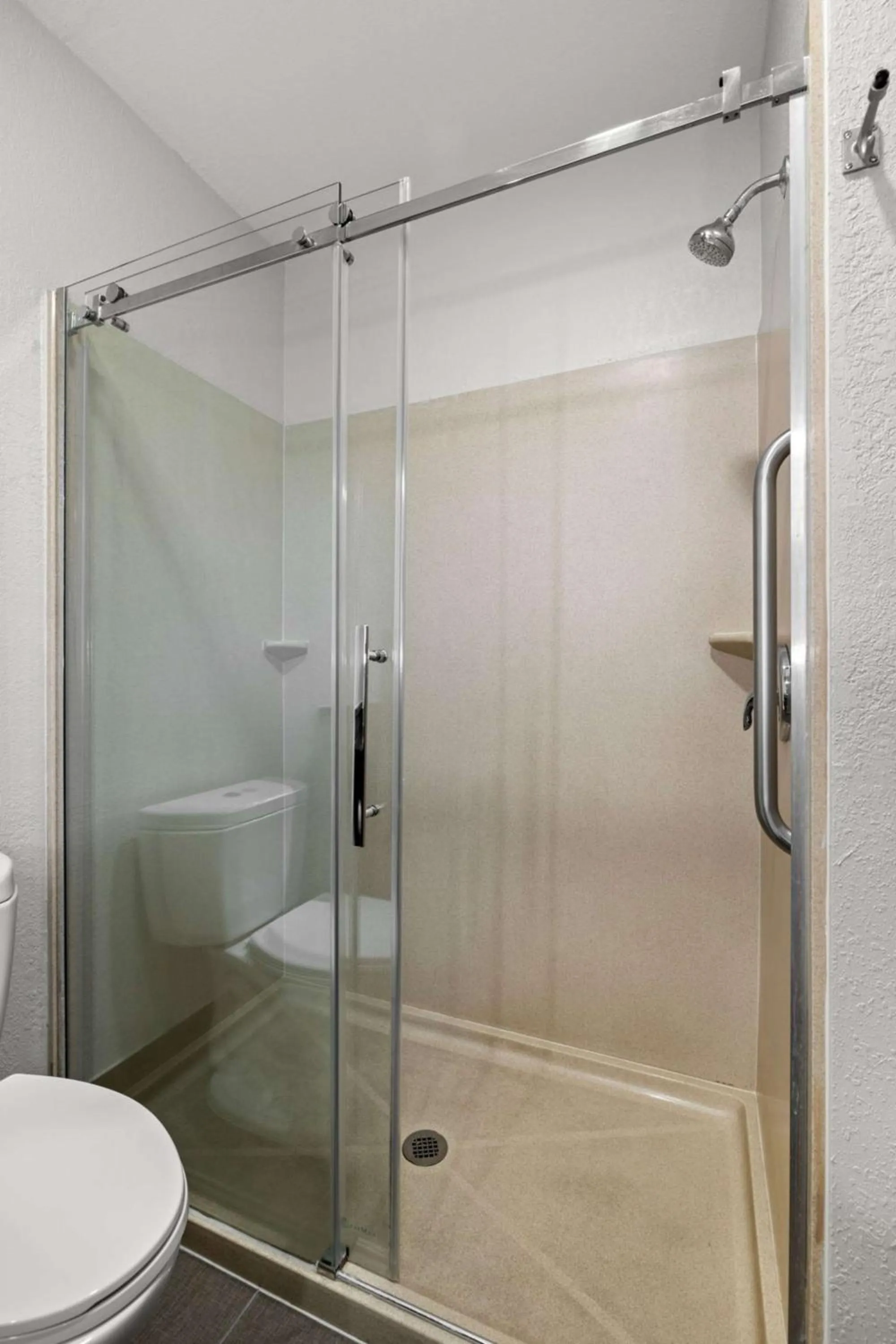 Bedroom in Clarion Pointe Lakeland I-4