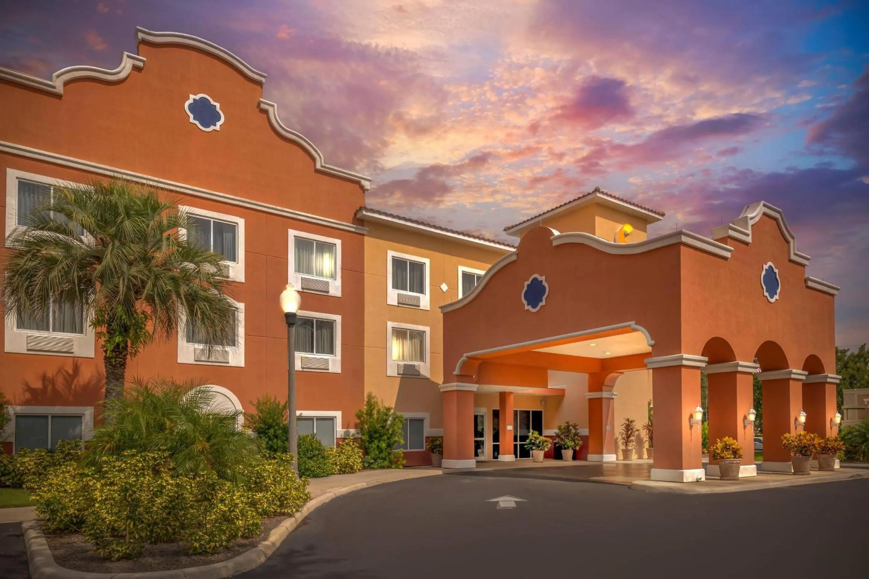 Property building in Comfort Suites Lady Lake - The Villages