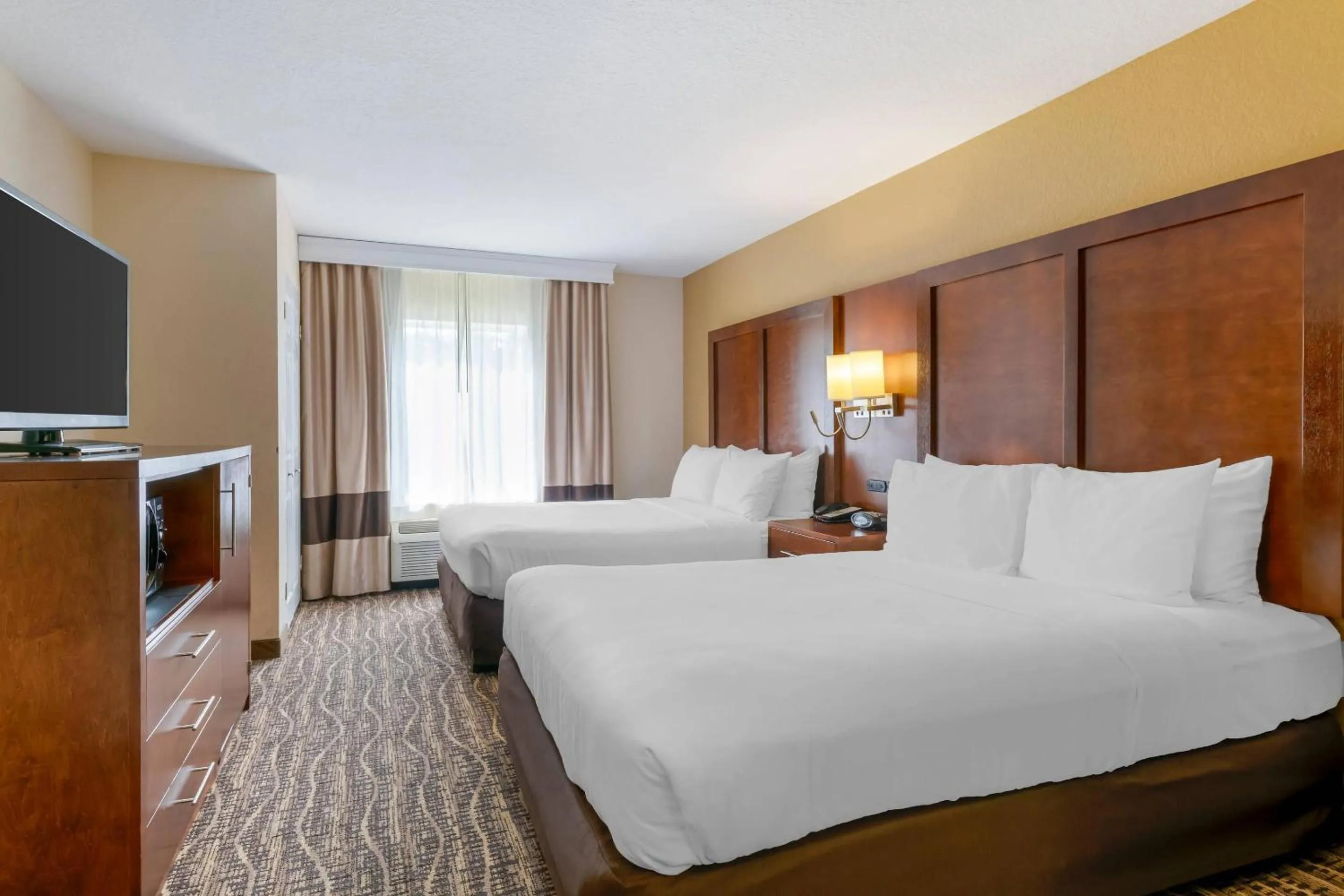 Bedroom, Bed in Comfort Suites Lady Lake - The Villages