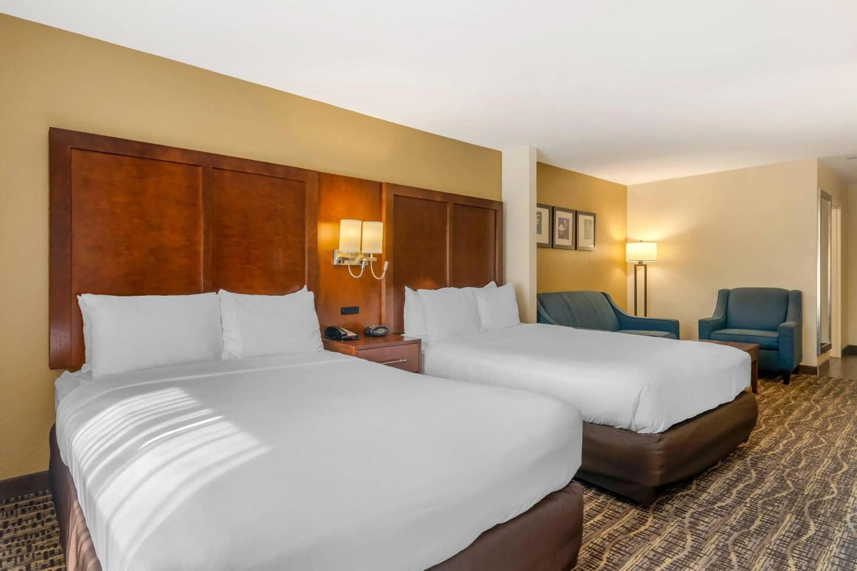 Bedroom, Bed in Comfort Suites Lady Lake - The Villages