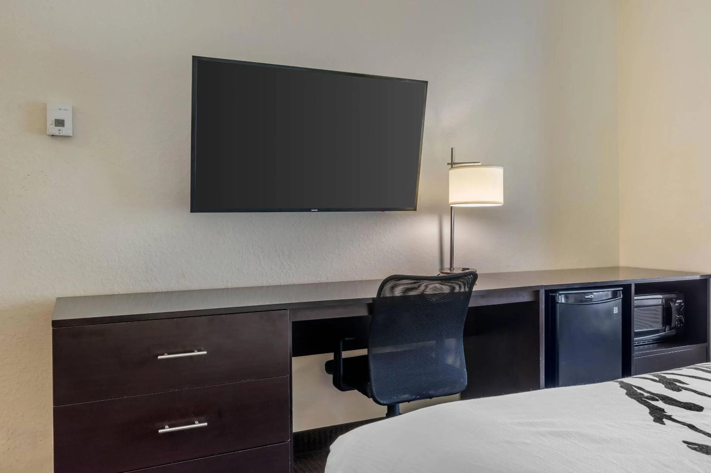 Bedroom, Bed in Sleep Inn & Suites Port Charlotte-Punta Gorda