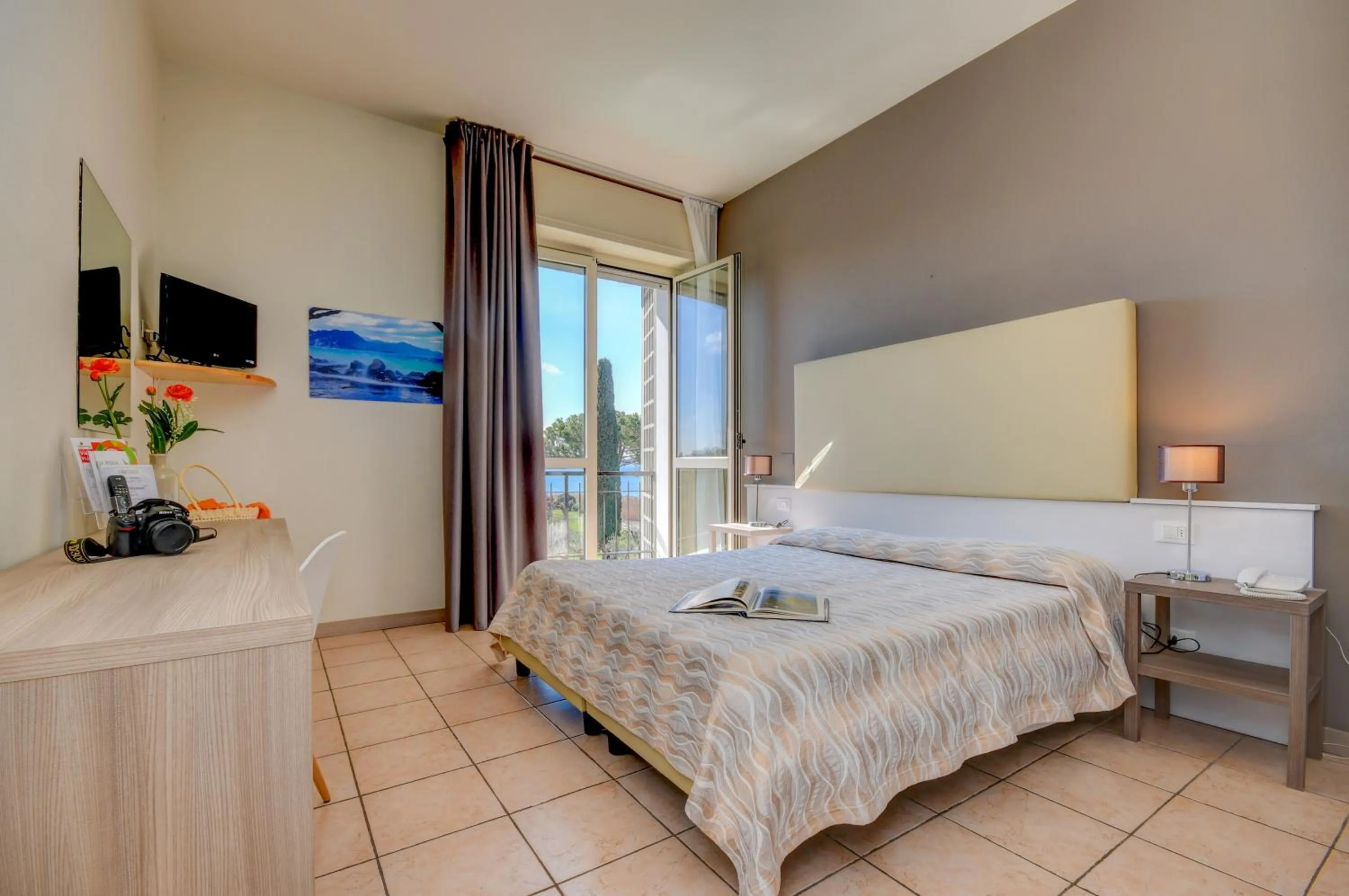 Bedroom, Bed in Hotel Miramar