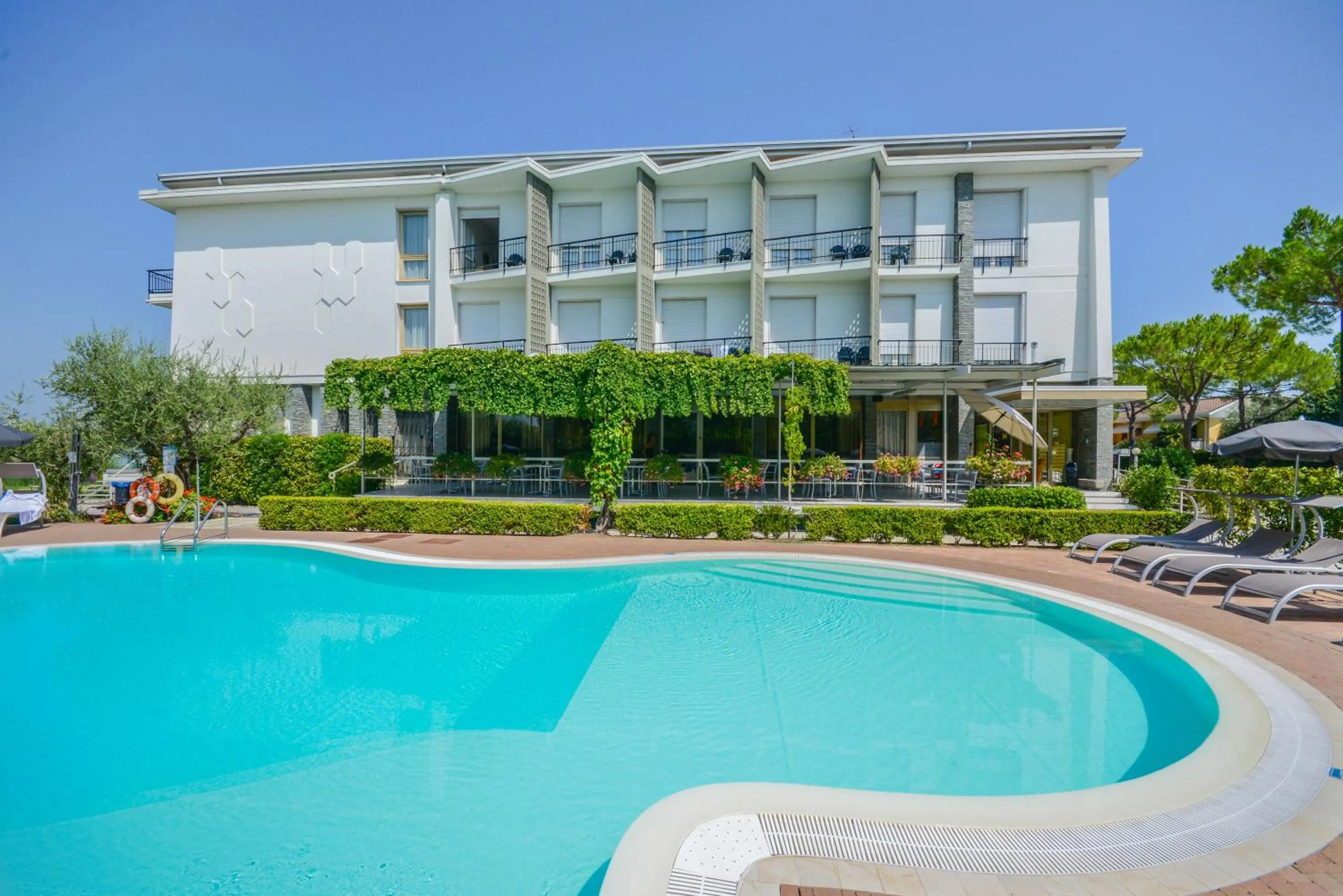 Swimming pool in Hotel Miramar