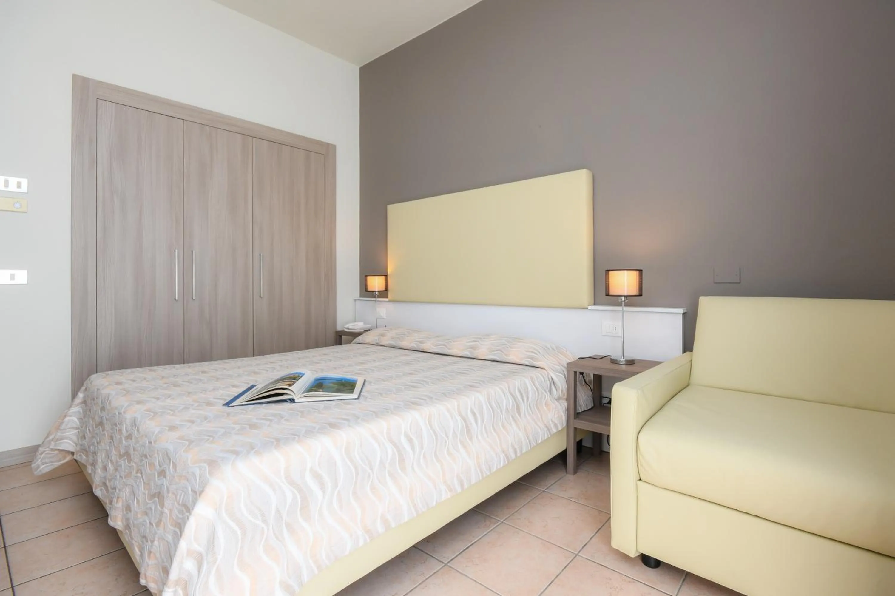 Bedroom, Bed in Hotel Miramar