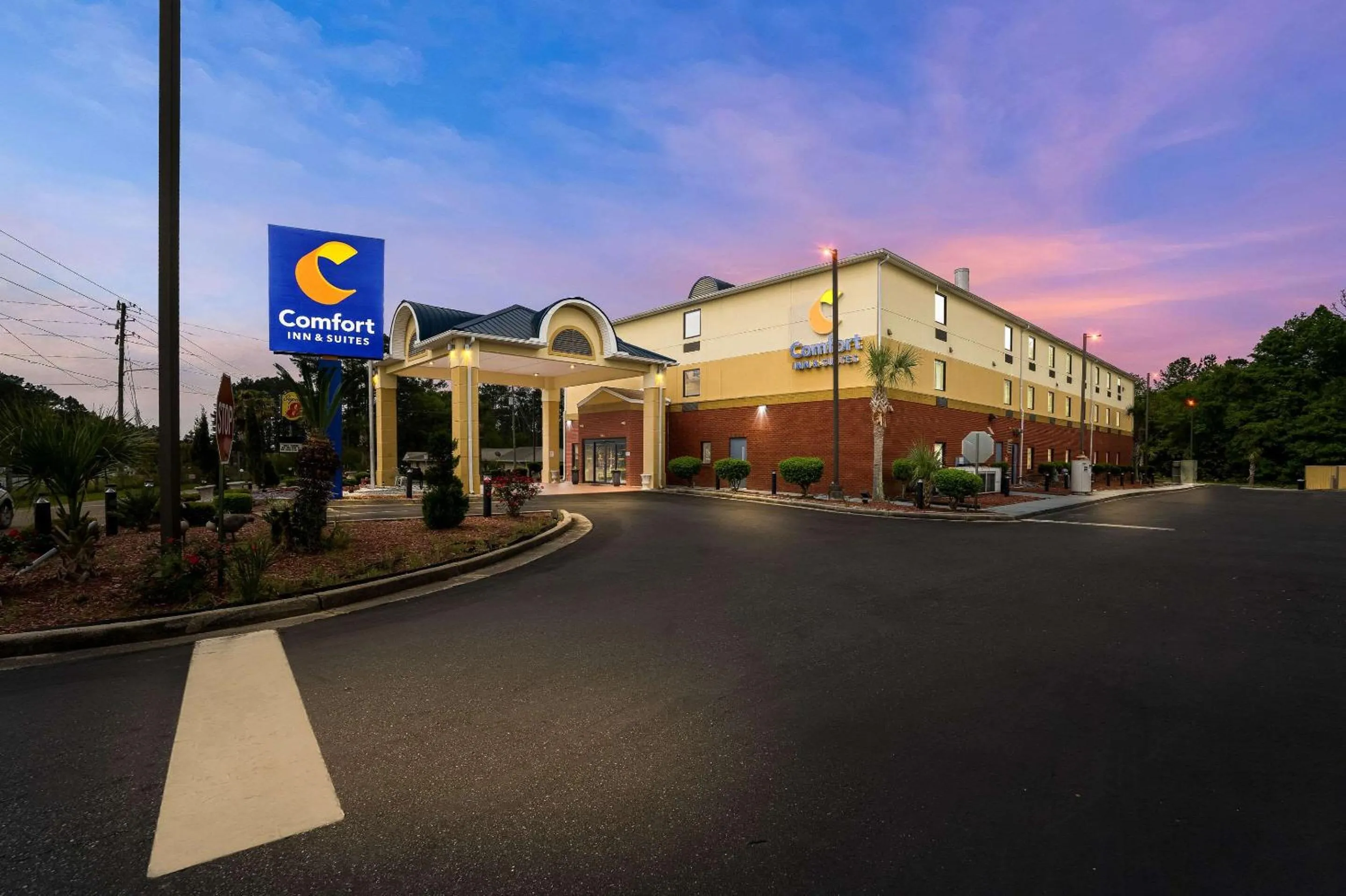 Property building in Comfort Inn & Suites Chipley I-10