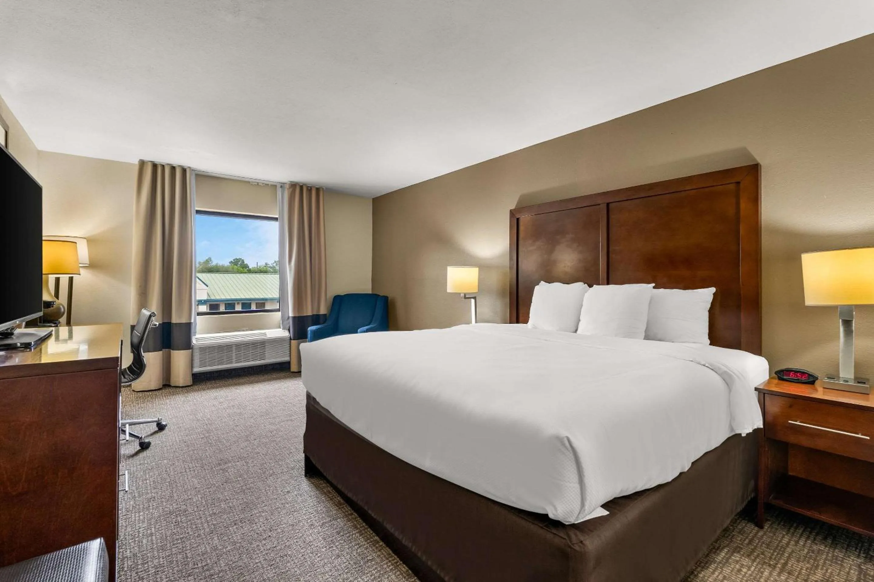 Bedroom, Bed in Comfort Inn & Suites Chipley I-10